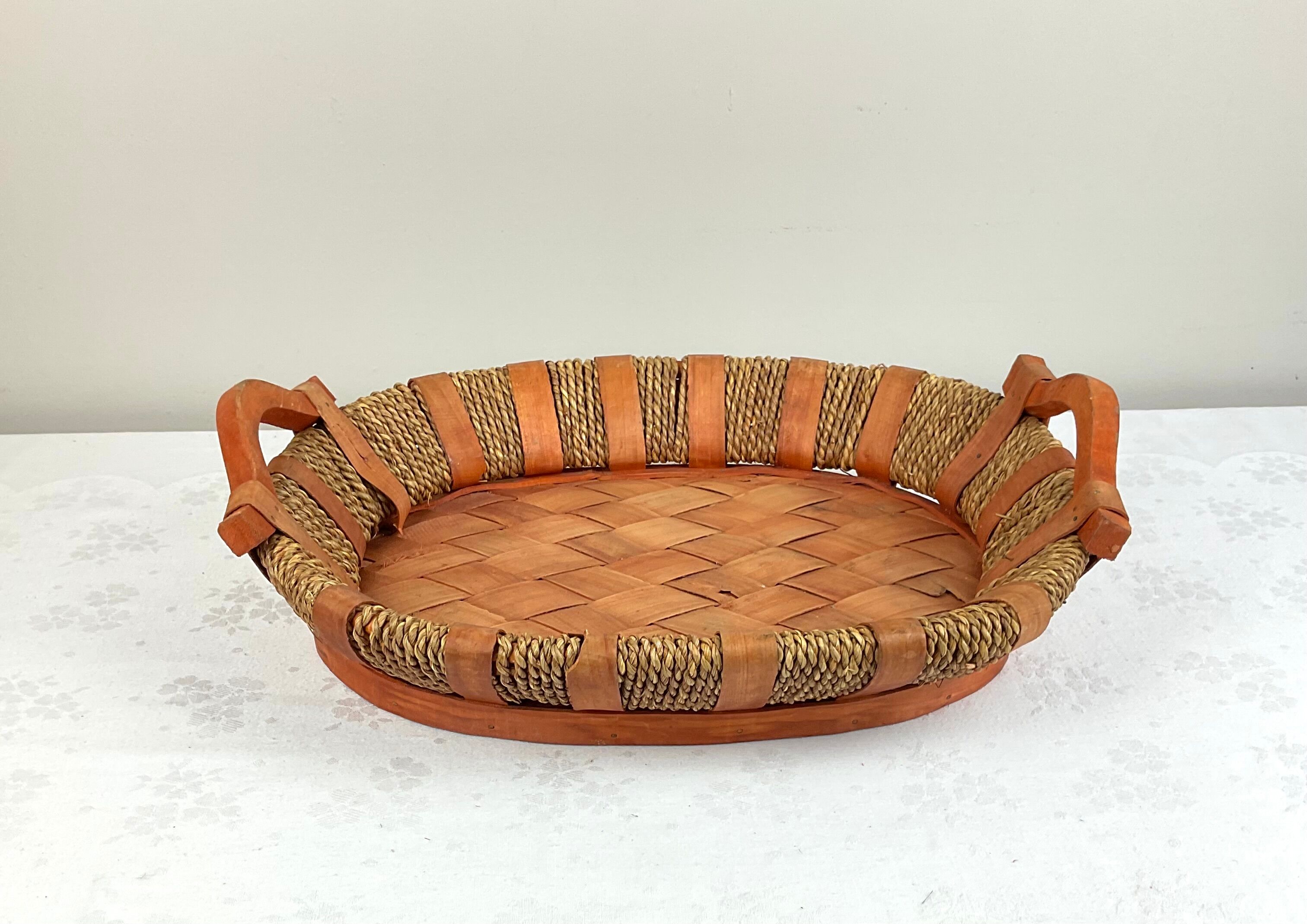 Tray in wood and wicker