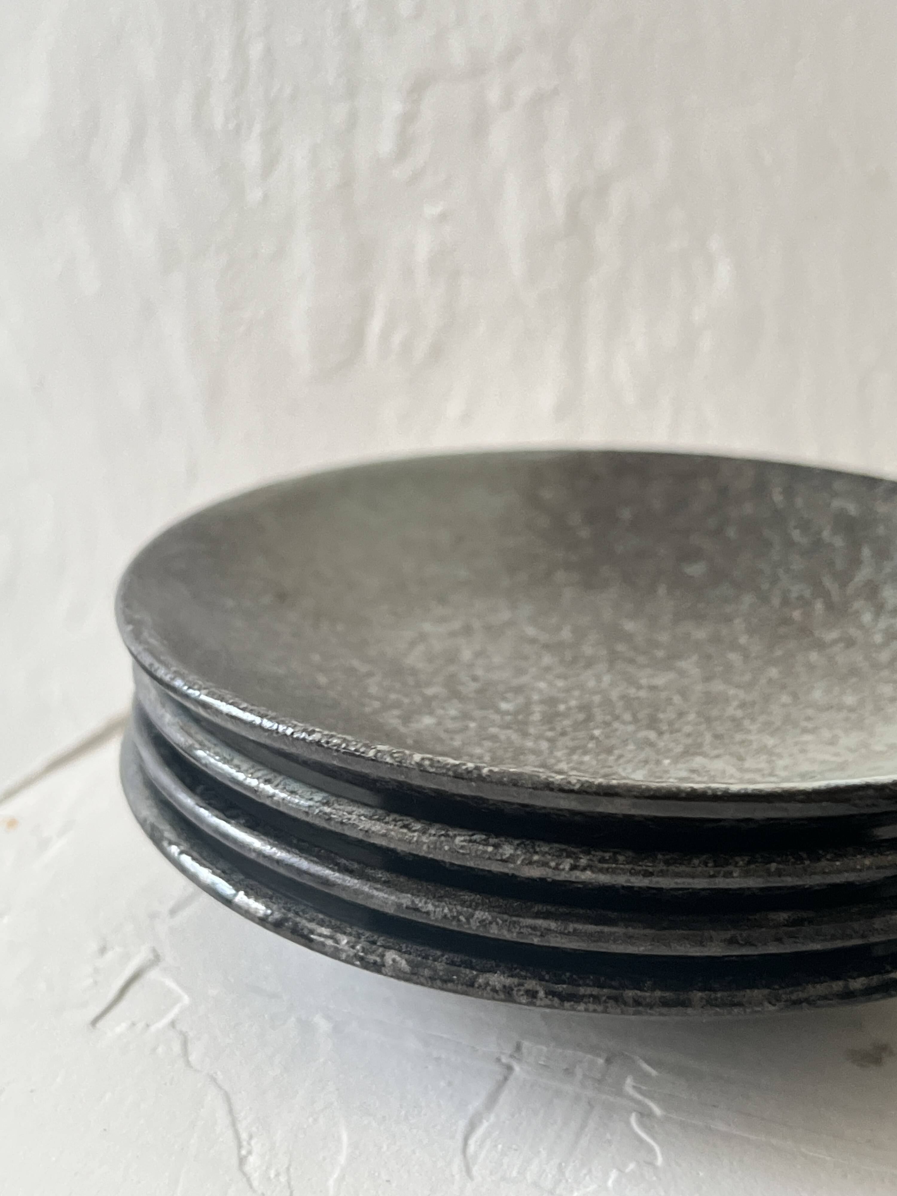 Handmade round ceramic bowls made of Japanese stoneware.