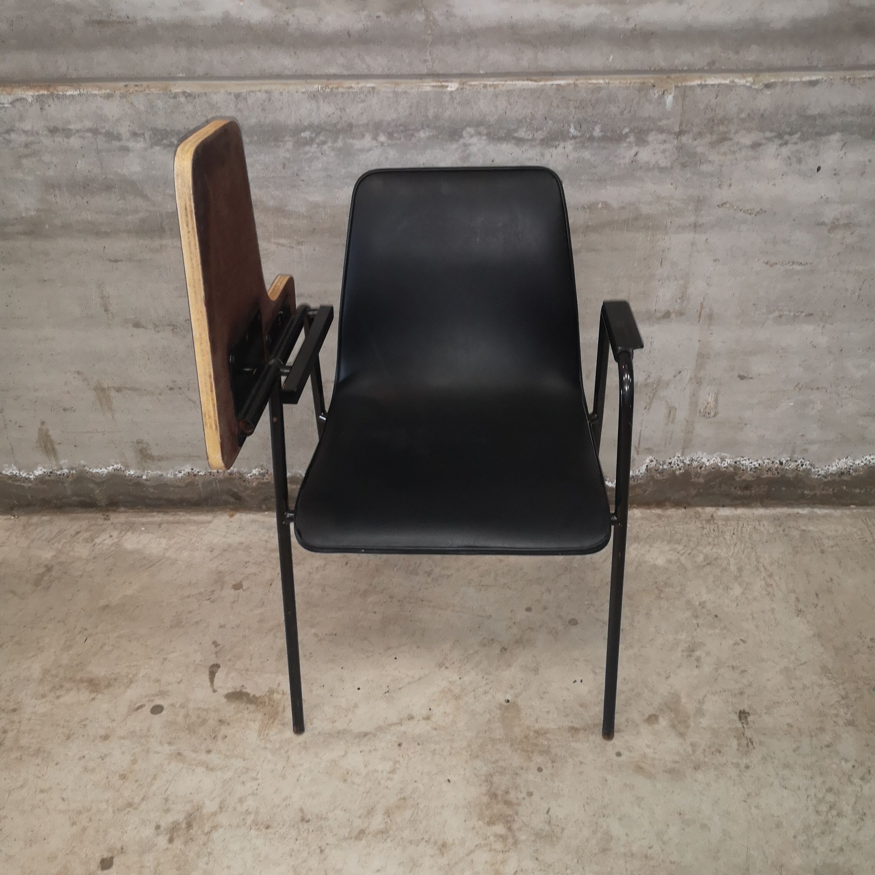 Chaise d'école vintage 1950 à tablette écritoire – Style Prouvé / Hitier