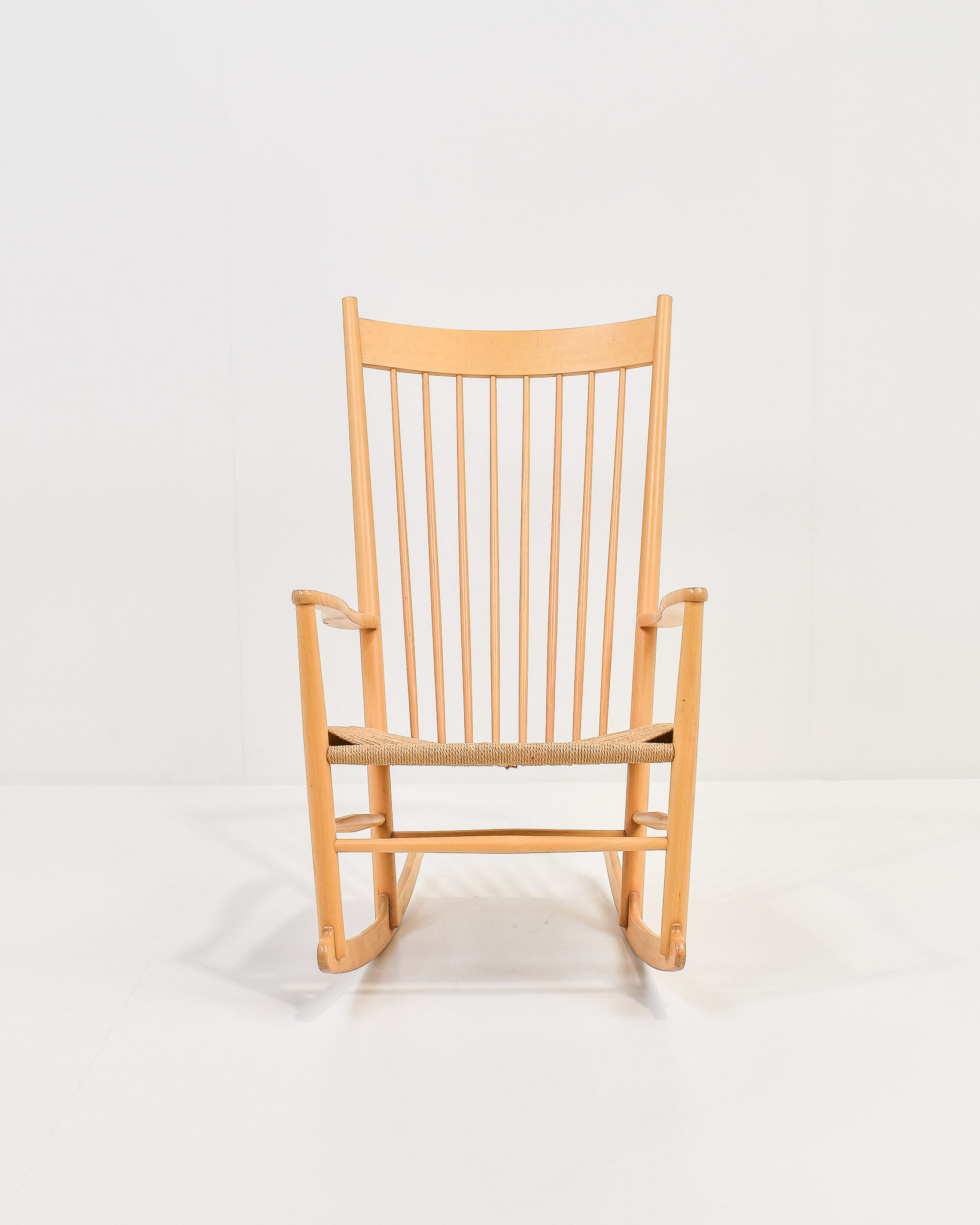 Rocking-chair J16 par Hans Wegner pour Fdb Møbler