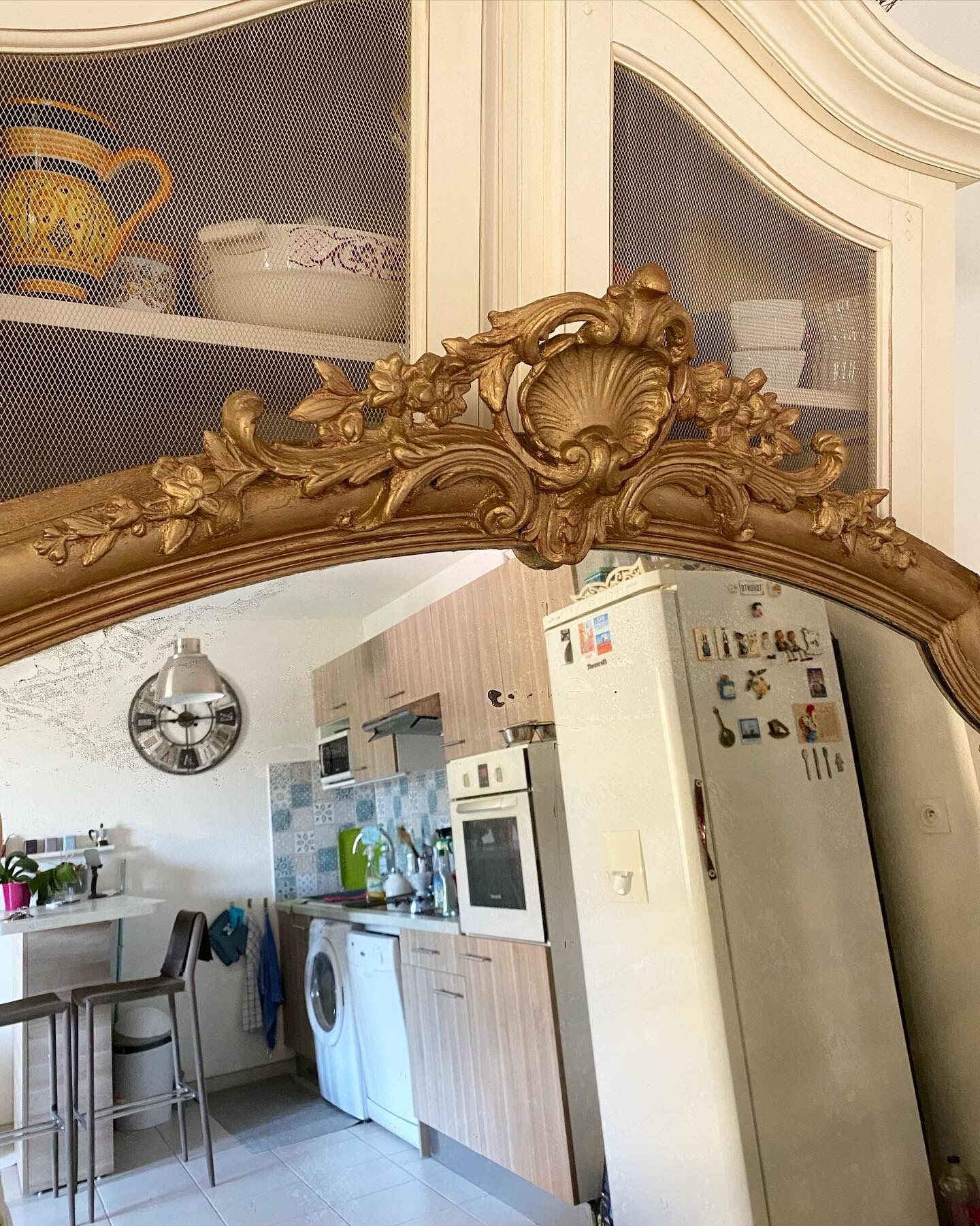 Nineteenth-century shell pediment mirror