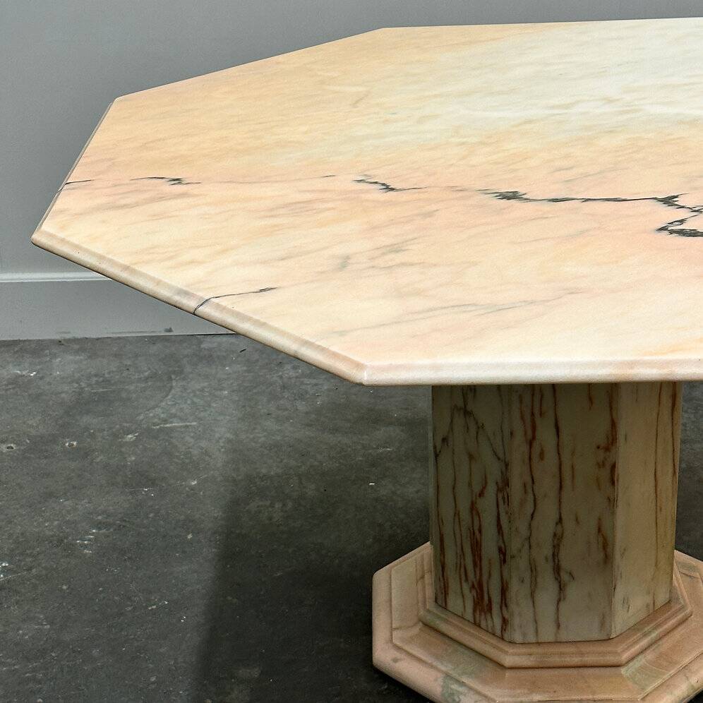 Fabulous Italian blush pink marble dining table, 1980s.