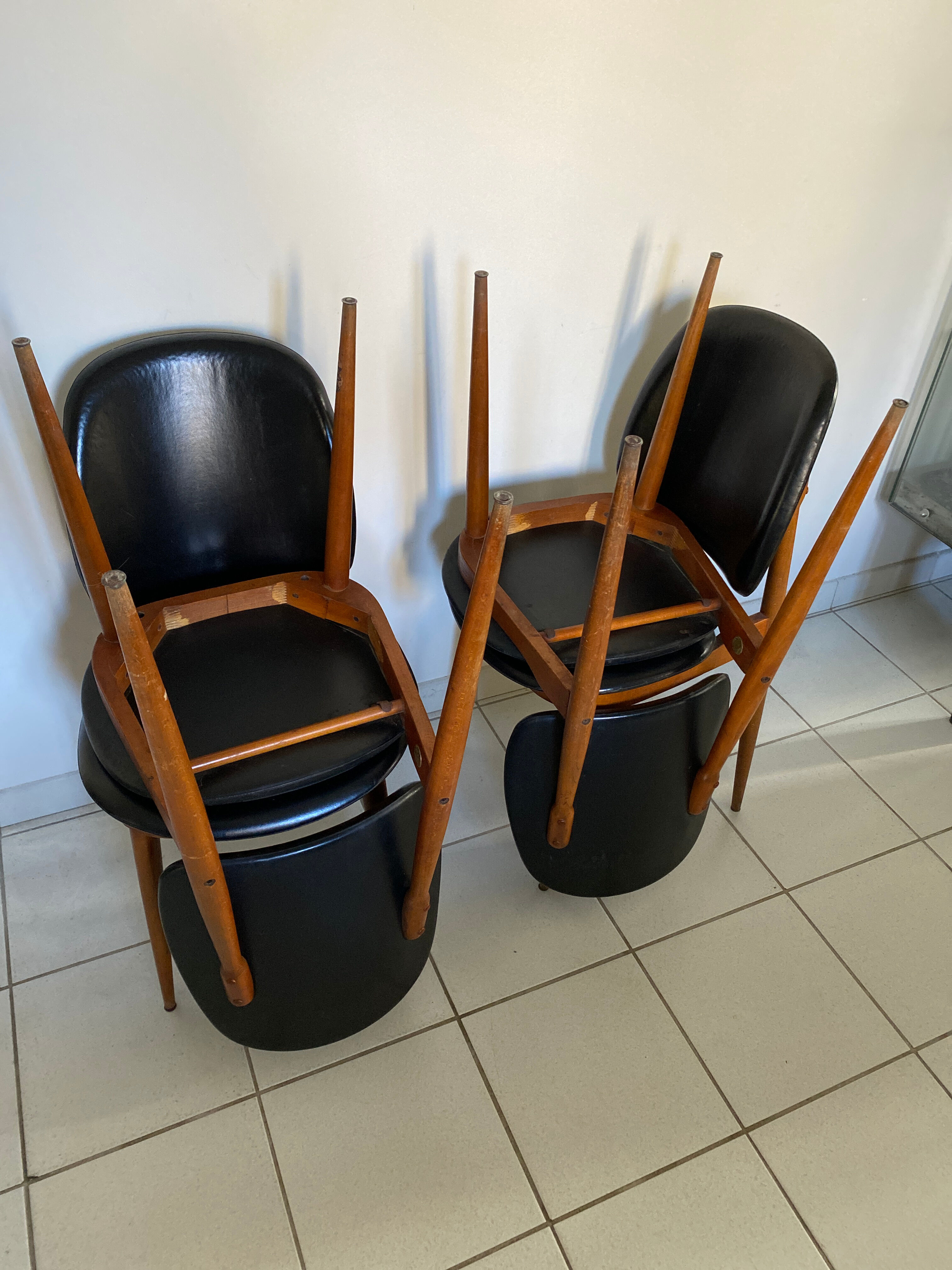 suite of 4 chairs from the 60s, "pegasus" model, from Baumann.