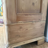 Small Parisian wardrobe "bonnetière"