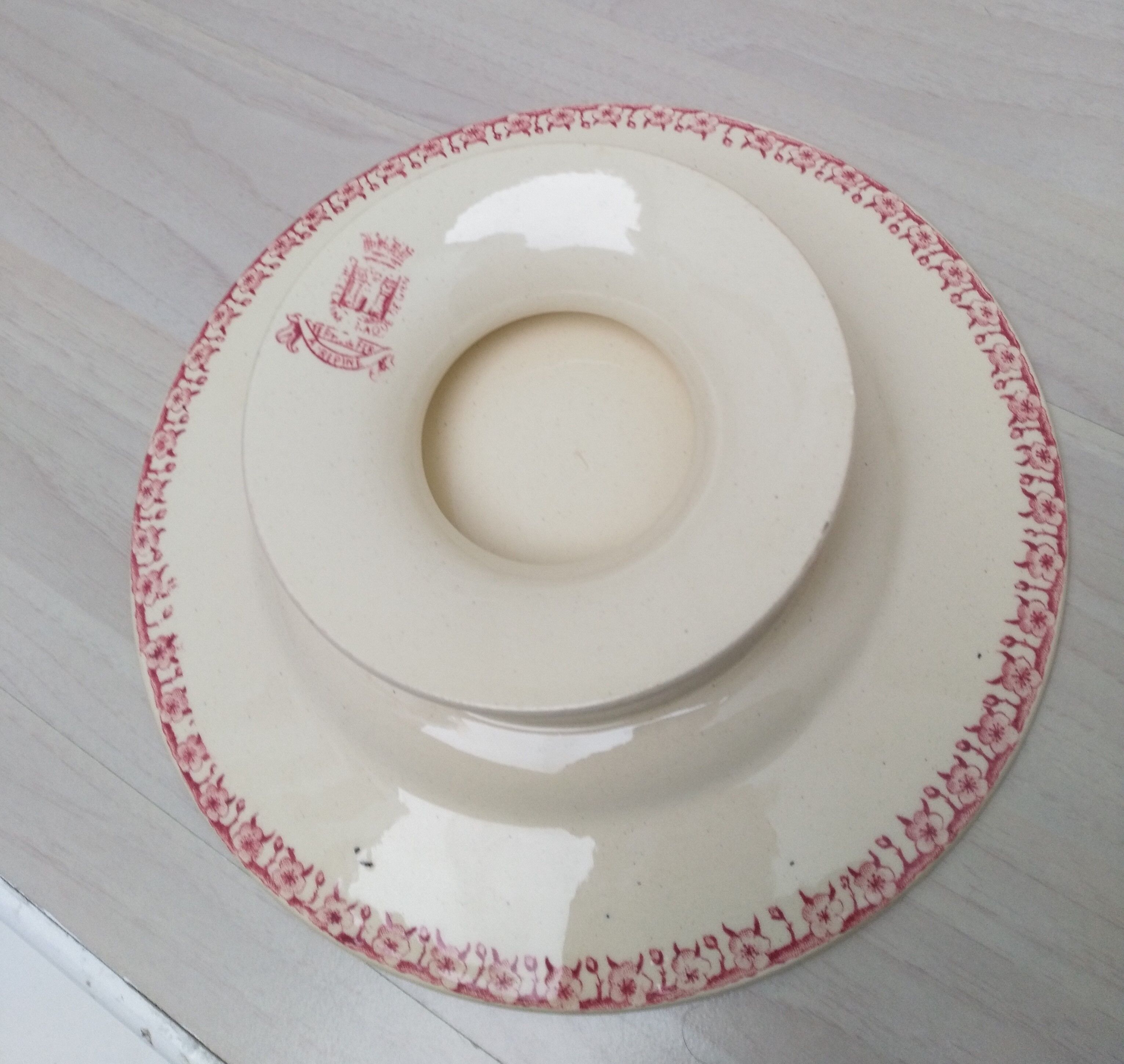 Cake dish on foot in iron earth of Gien model Pink hawthorn