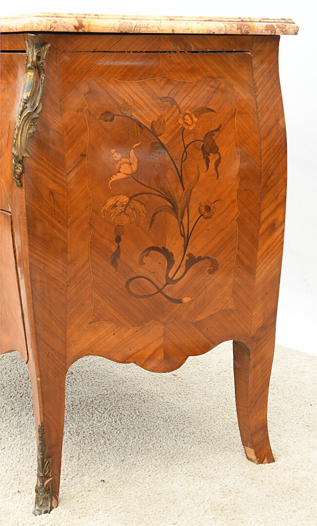 Curved chest of drawers in Louis XV style