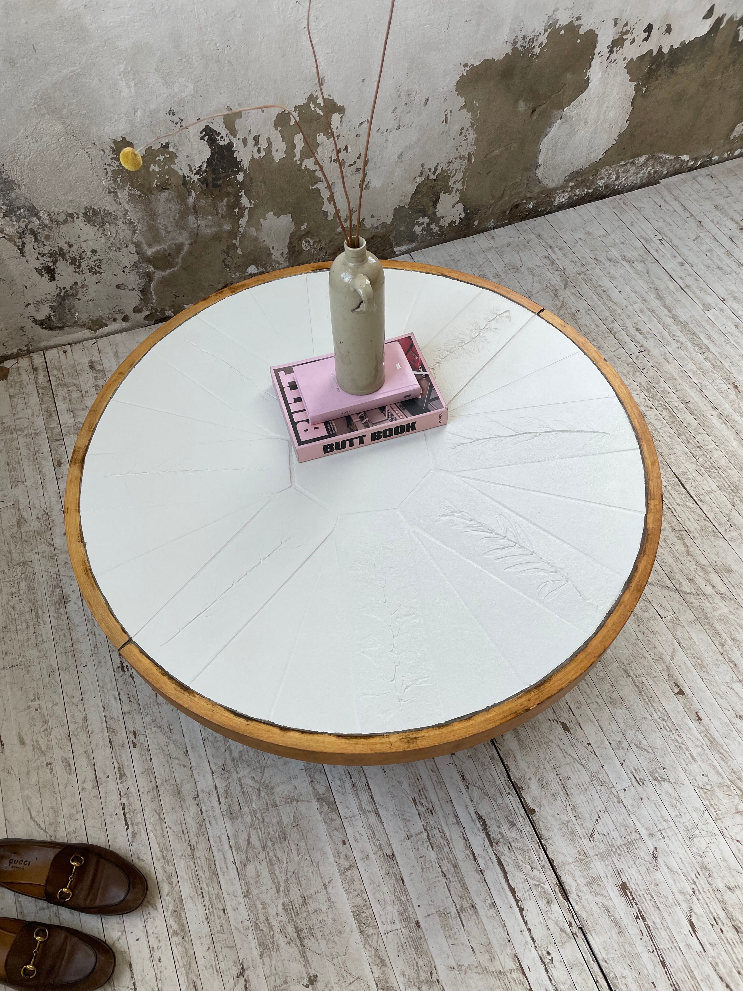Round coffee table white ceramic and wood