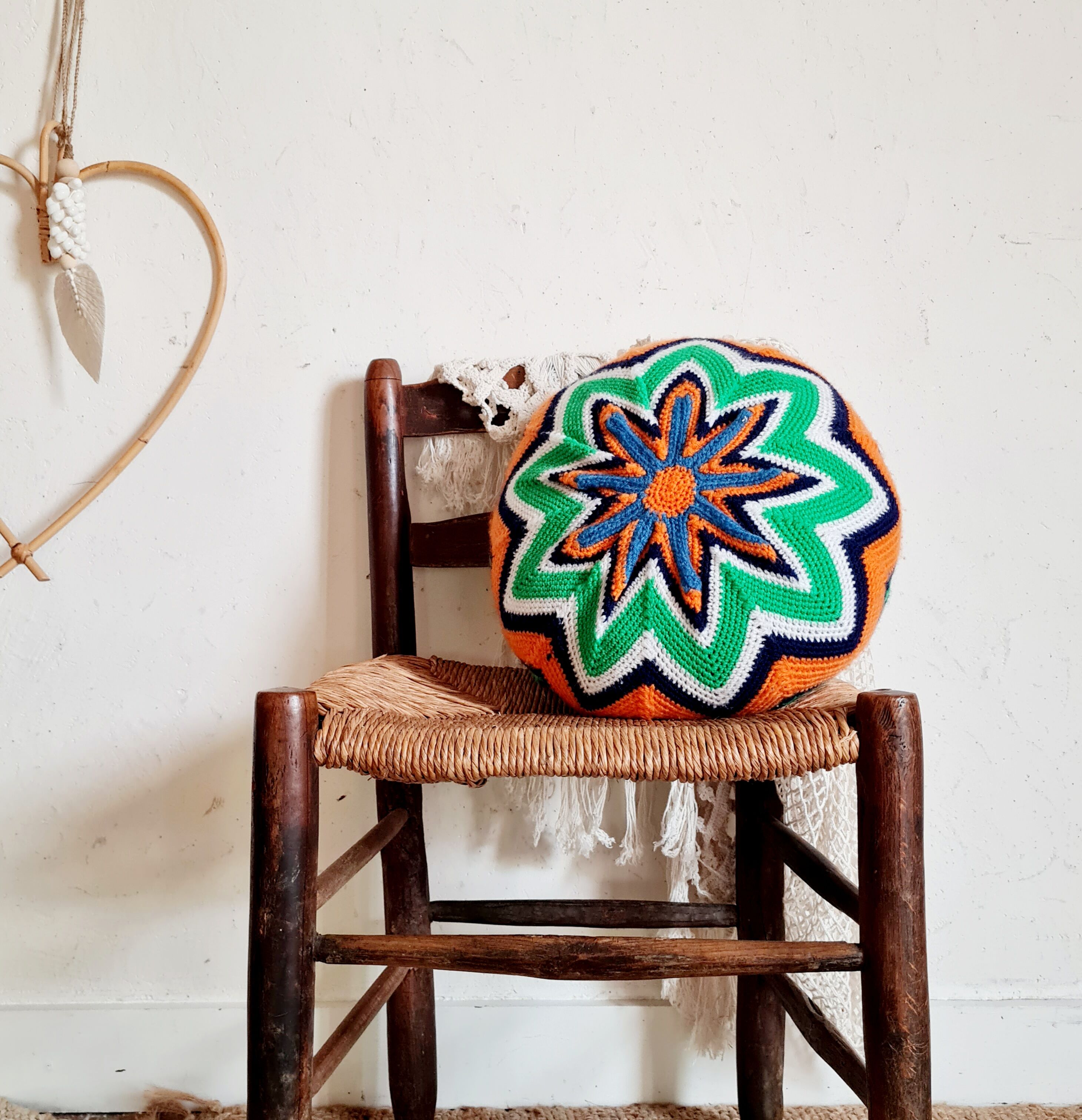 Round cushion hook wool