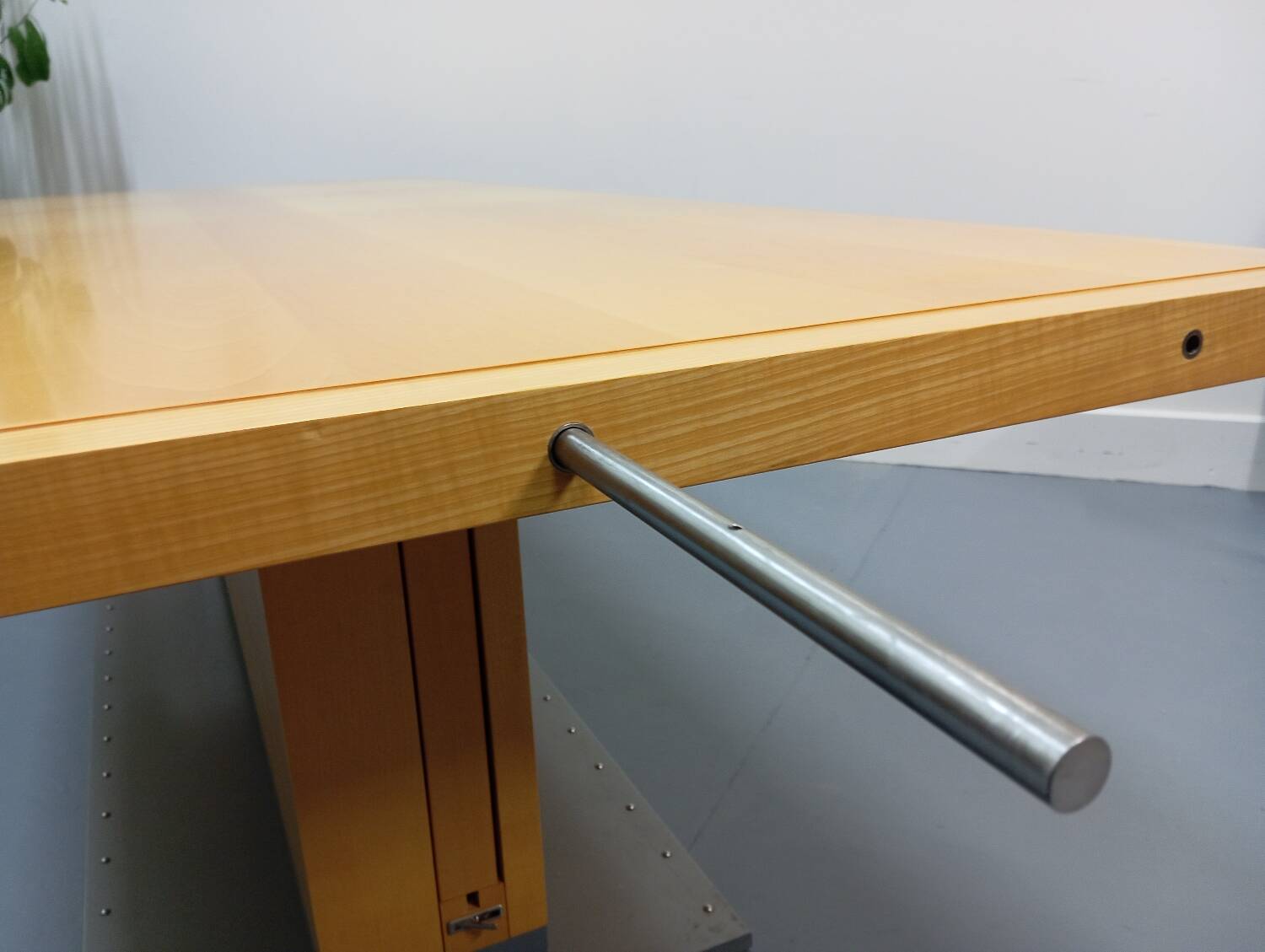 Large Chi Wing Lo designer table for Giorgetti Italy