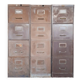 Lot de casiers industriels à tiroirs.