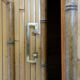 Commode en bambou avec 2 portes et 2 tiroirs - poignées en laiton, vers 1960.