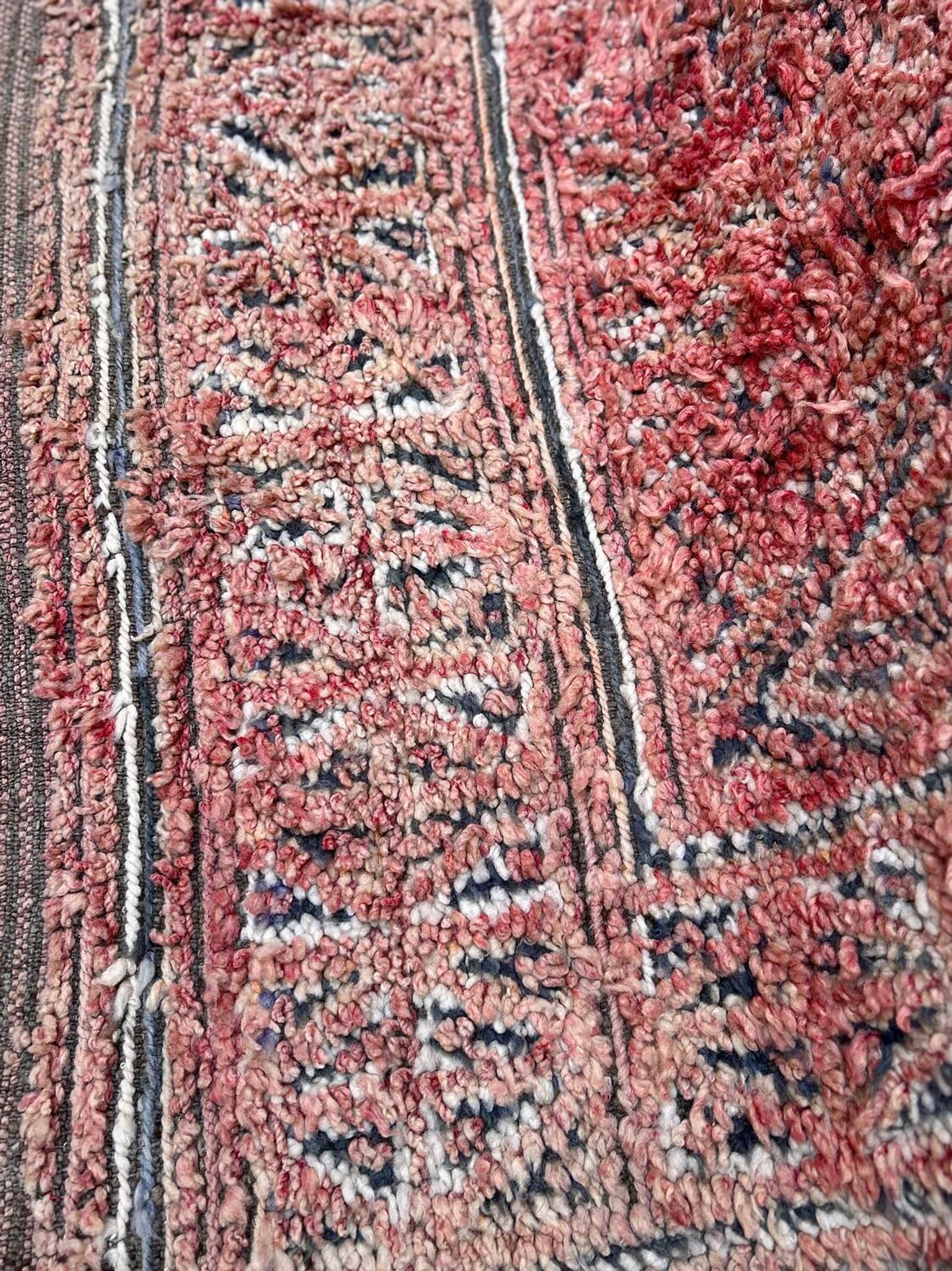 Vintage Beni Mguild rug 295x210