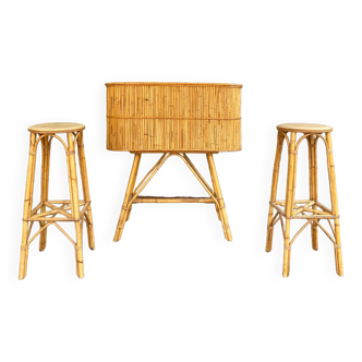Rattan counter bar  with its two stools