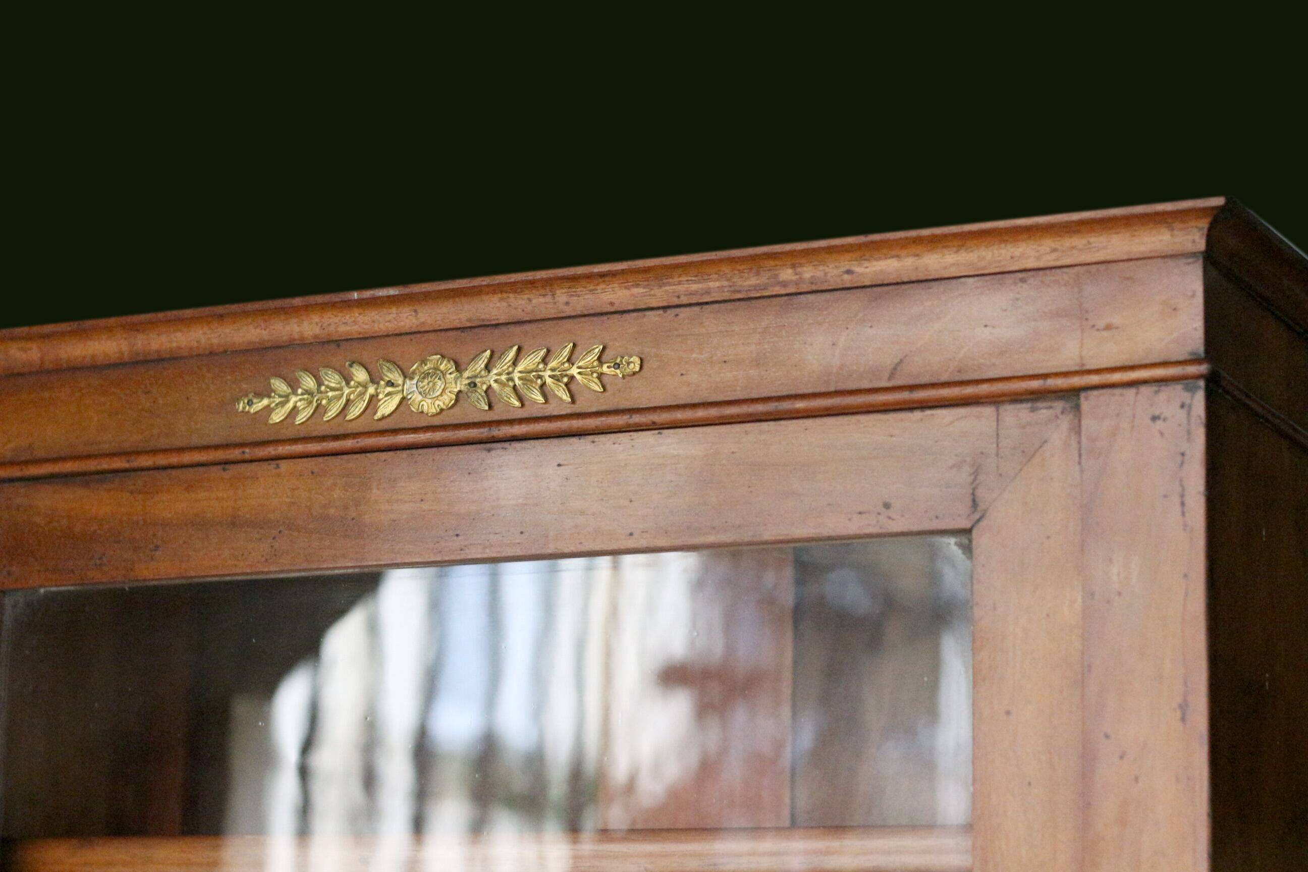 Mid-19th century dresser (light mahogany).