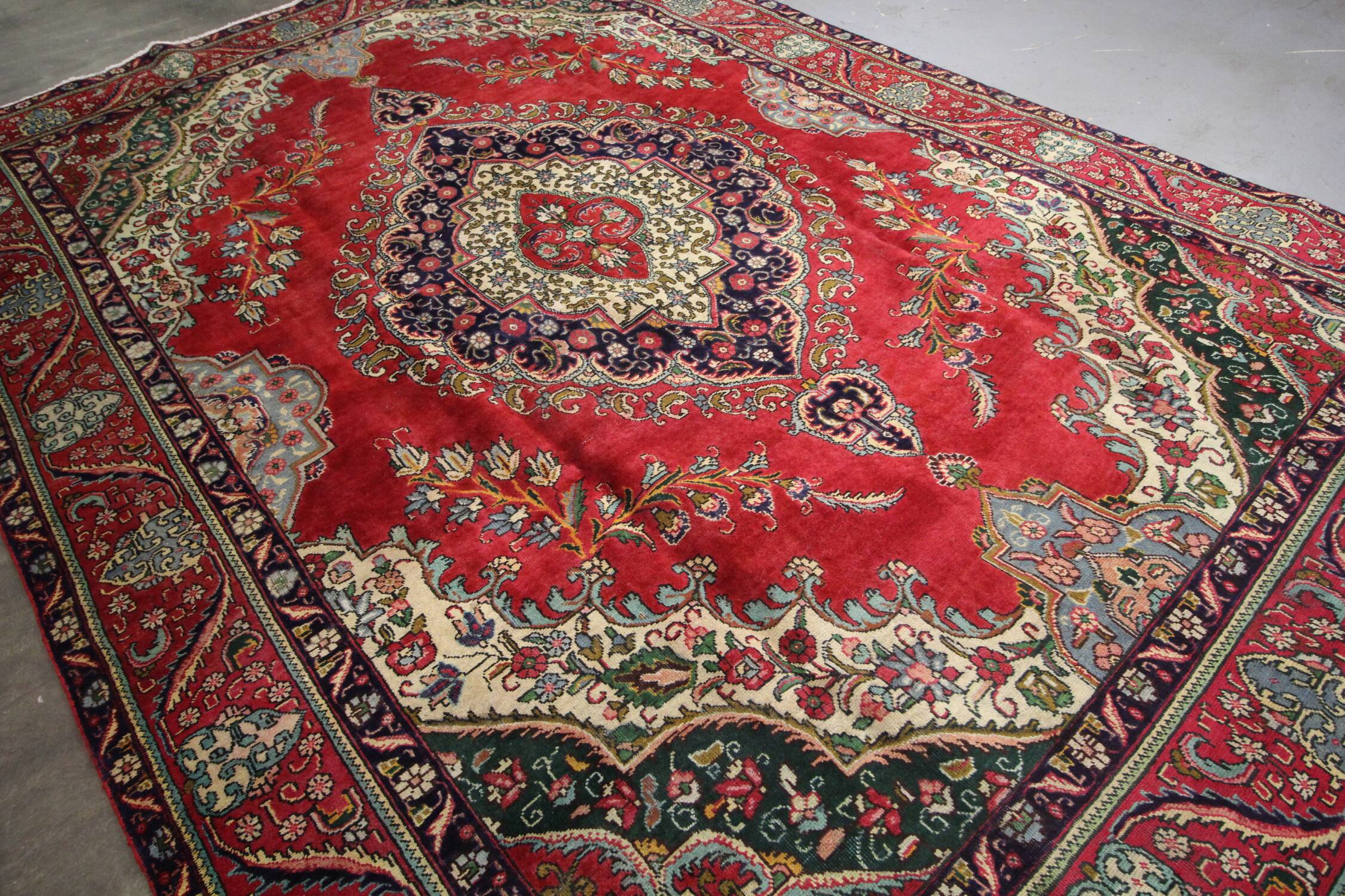 Tapis persan fait à la main en laine rouge 283x420cm