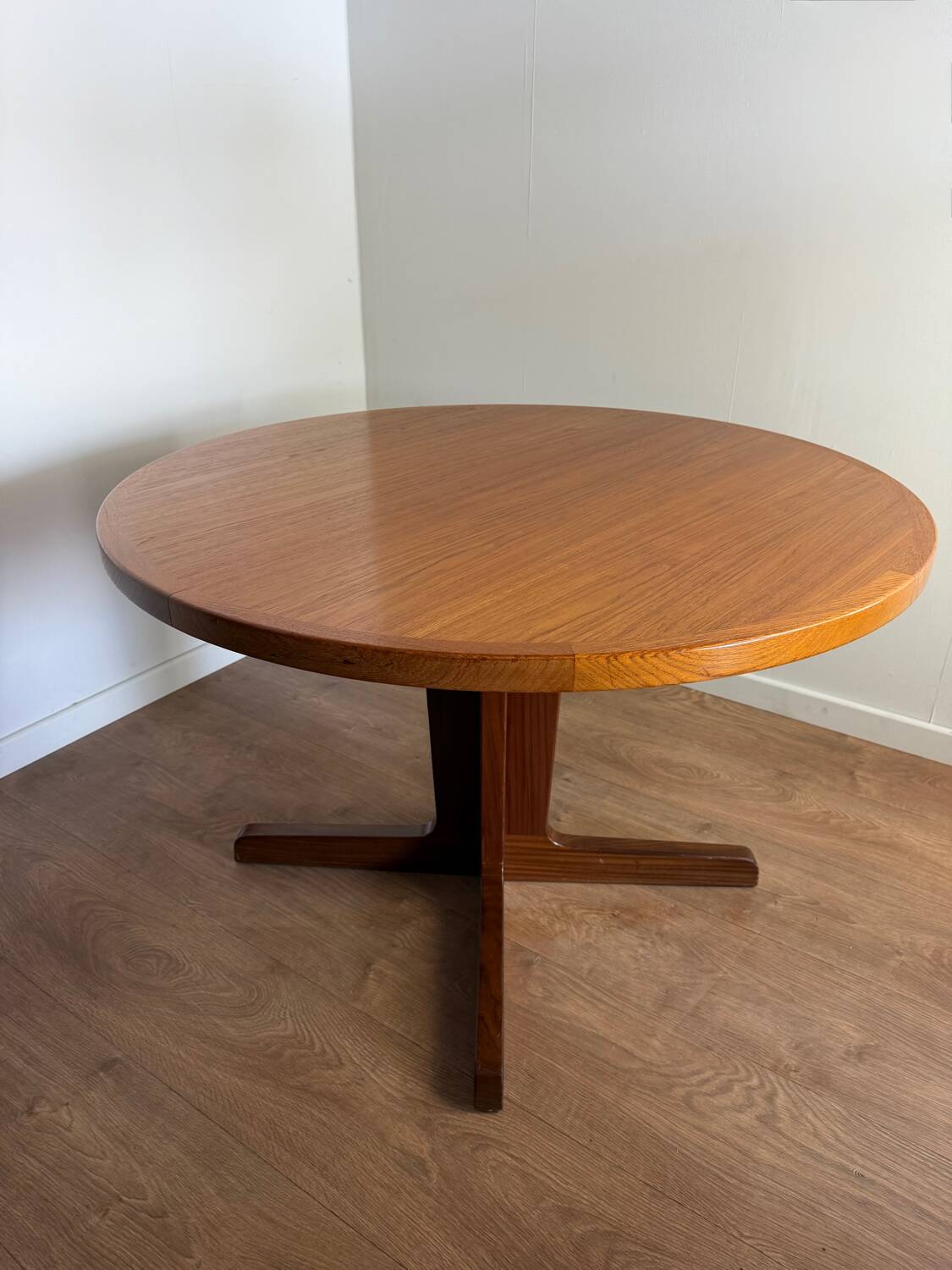 Table ronde salle à manger vintage