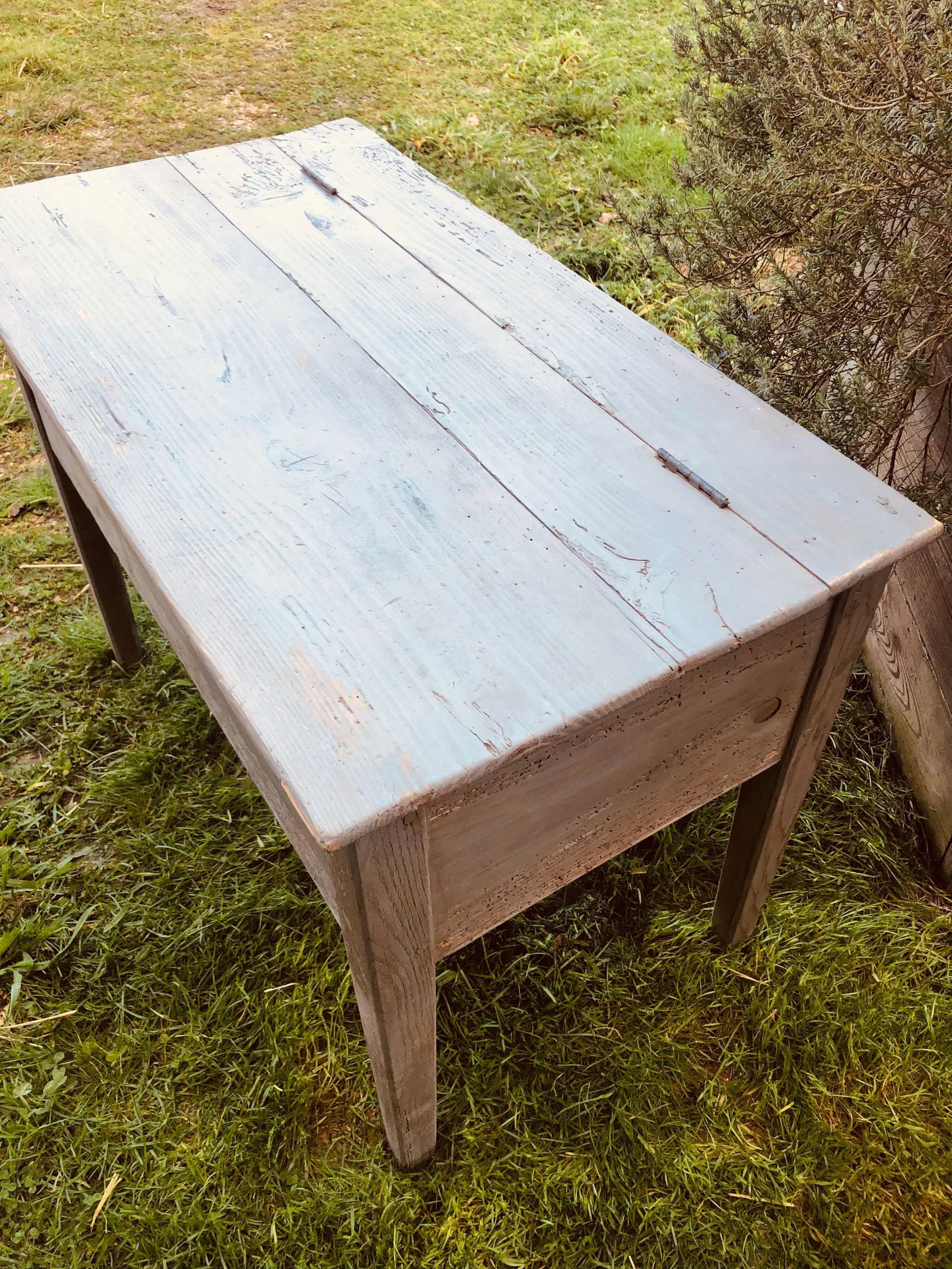 Wooden companion drainer with patina