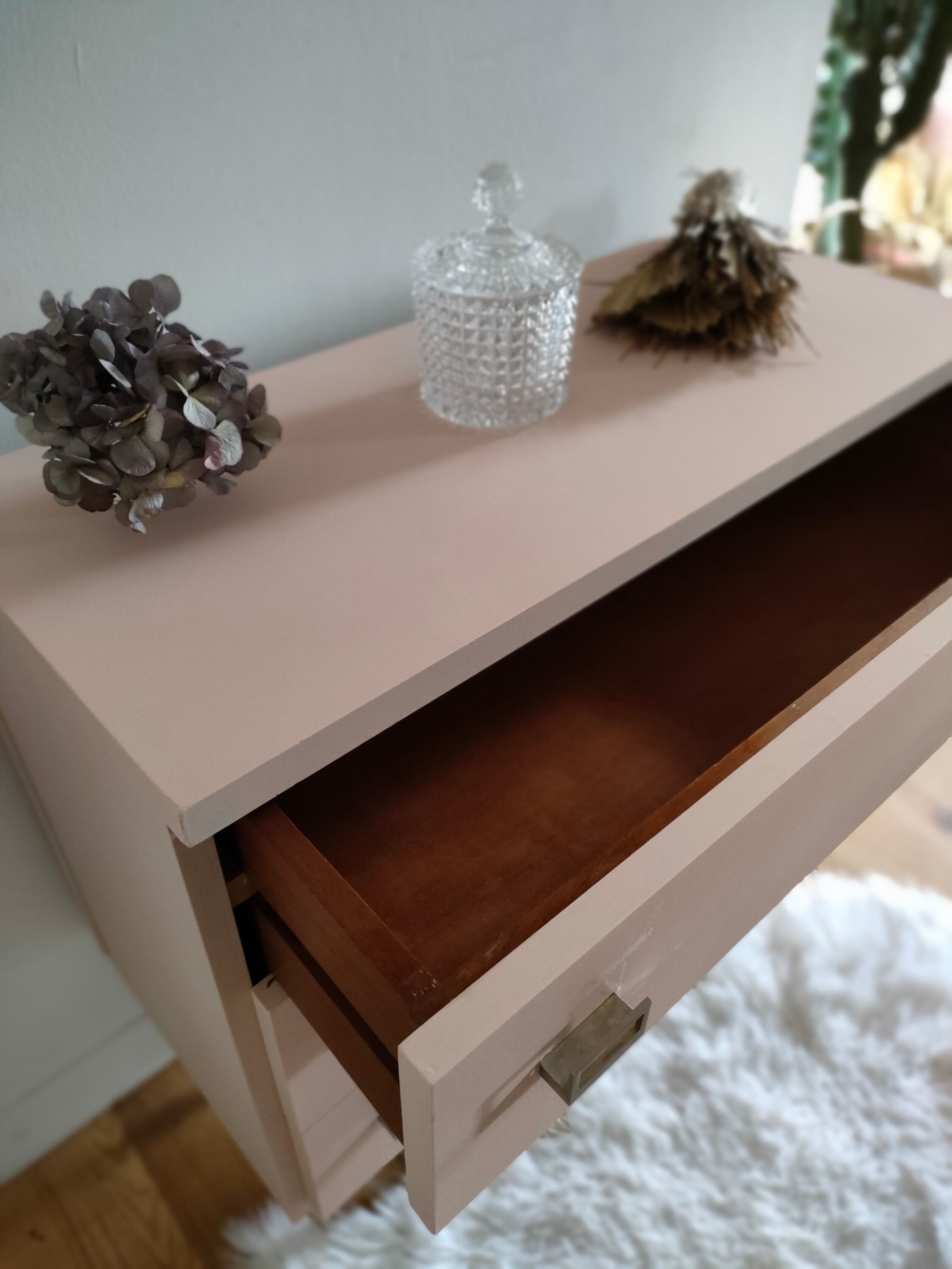 Vintage chest of drawers