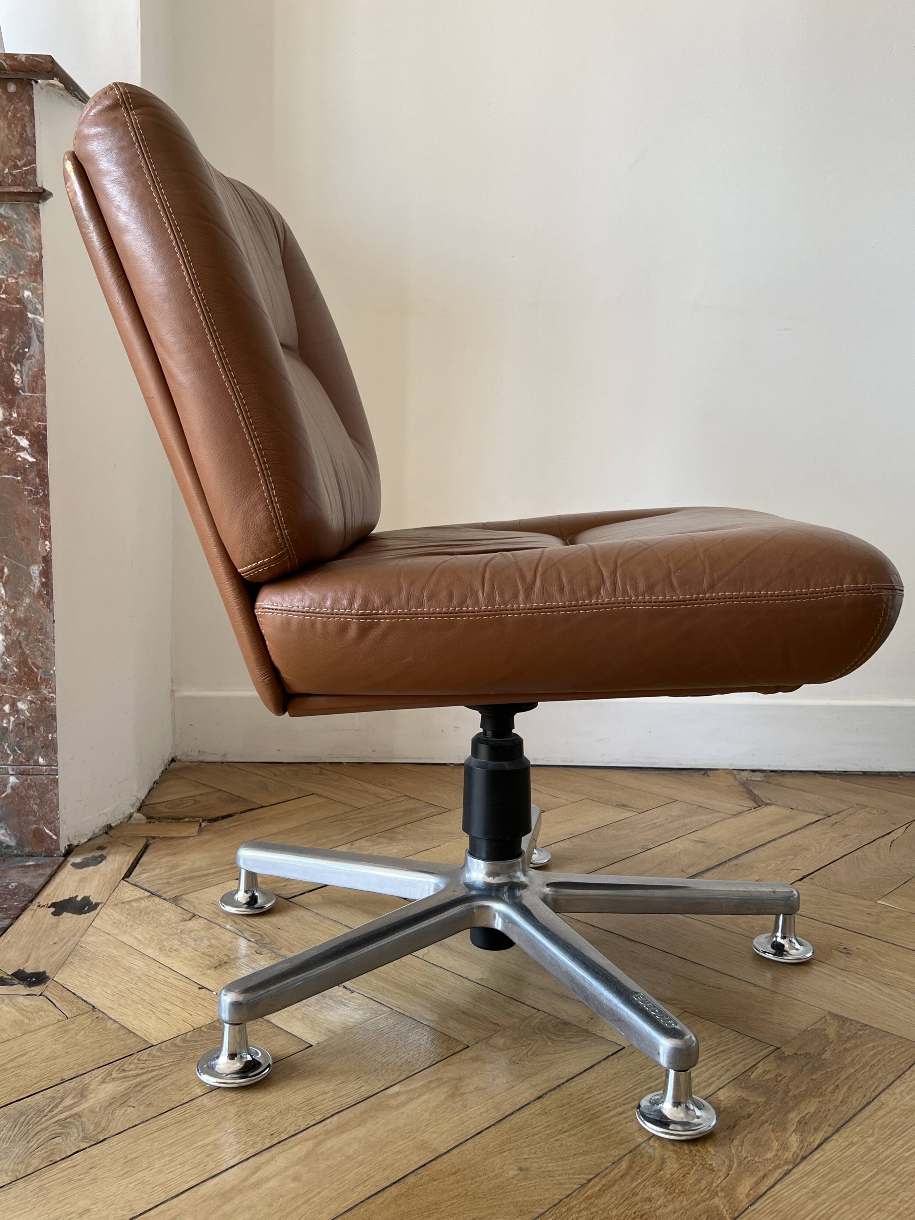 Pair of swivel armchairs in cognac colour.