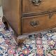 Commode anglaise en noyer des années 1950