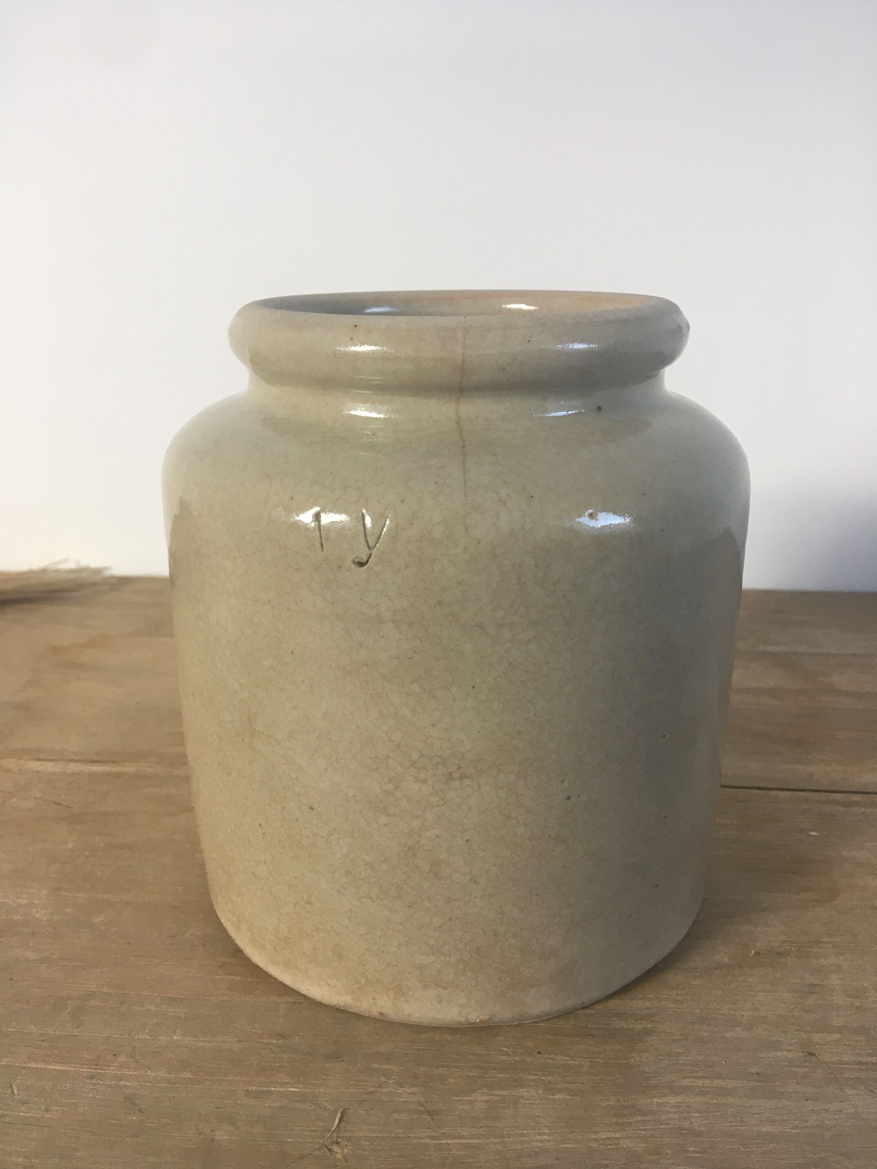 Large beige sandstone mustard pot