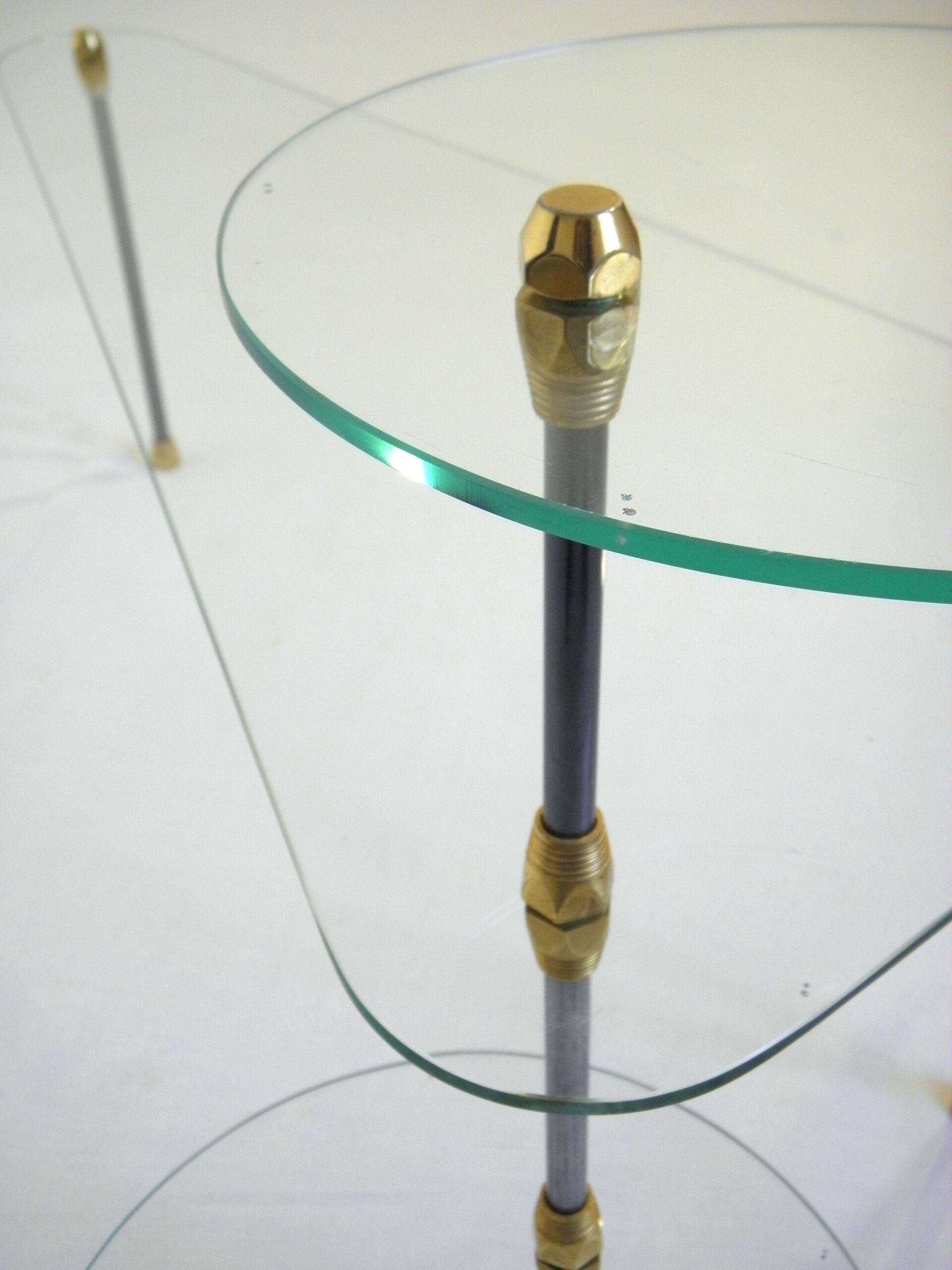 Table basse en verre et métal à plateaux modulables