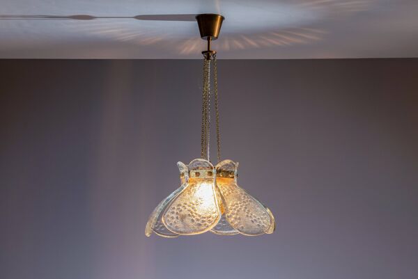 Suspension suédoise avec abat-jour en feuilles de verre et un abat-jour central de couleur ambre