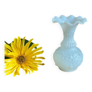 Petit vase en verre de lait blanc