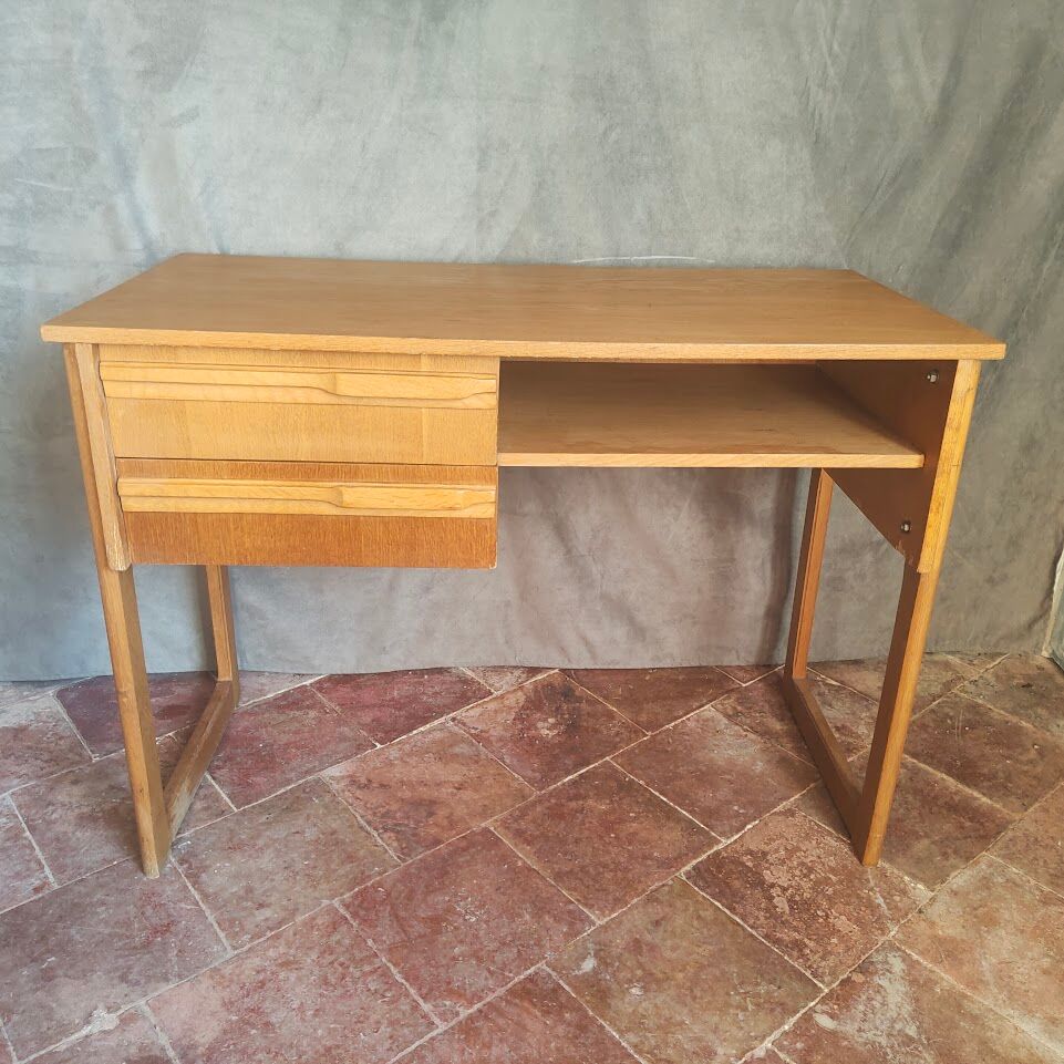 Vintage sled foot desk