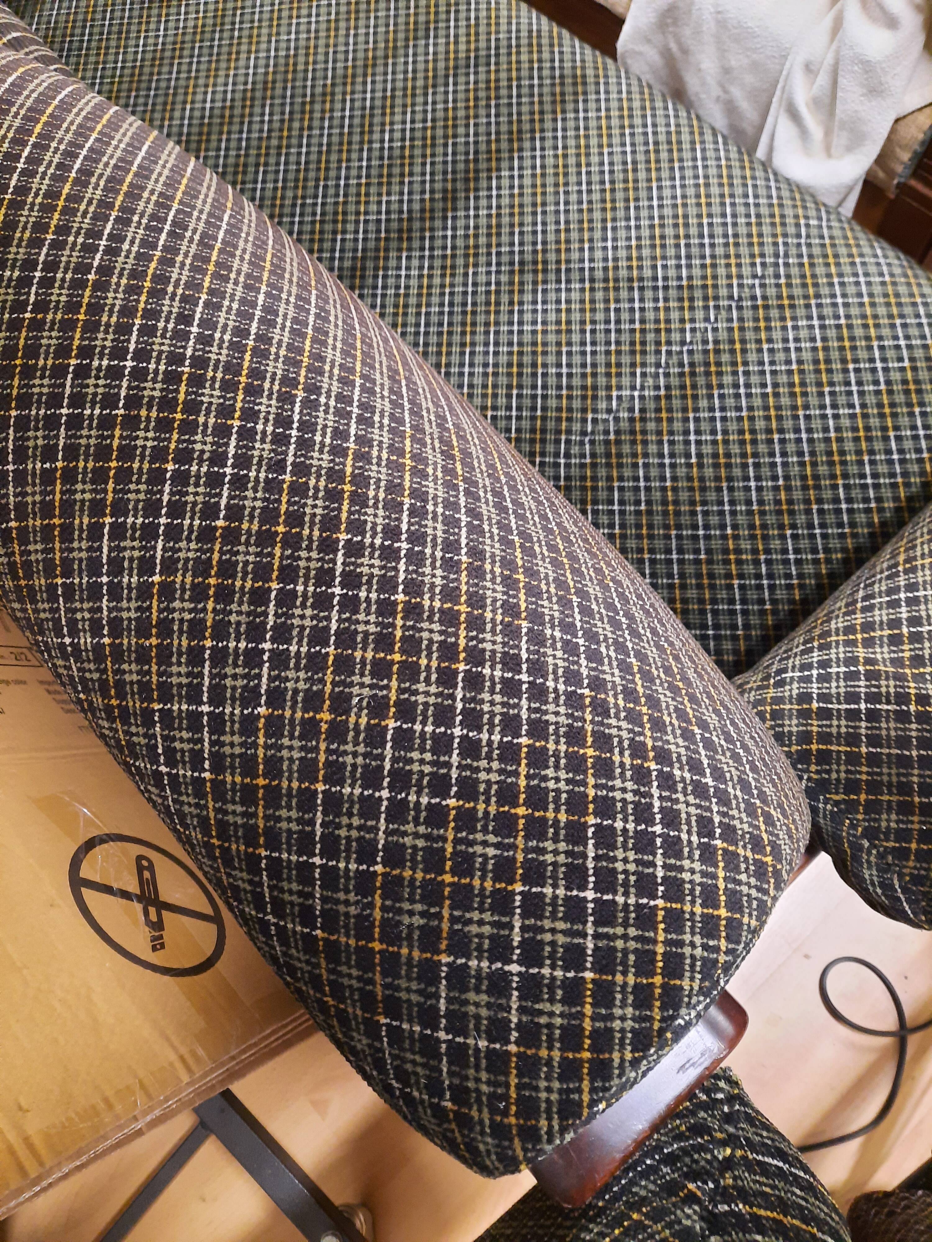 Large 1970 sofa by Saporiti