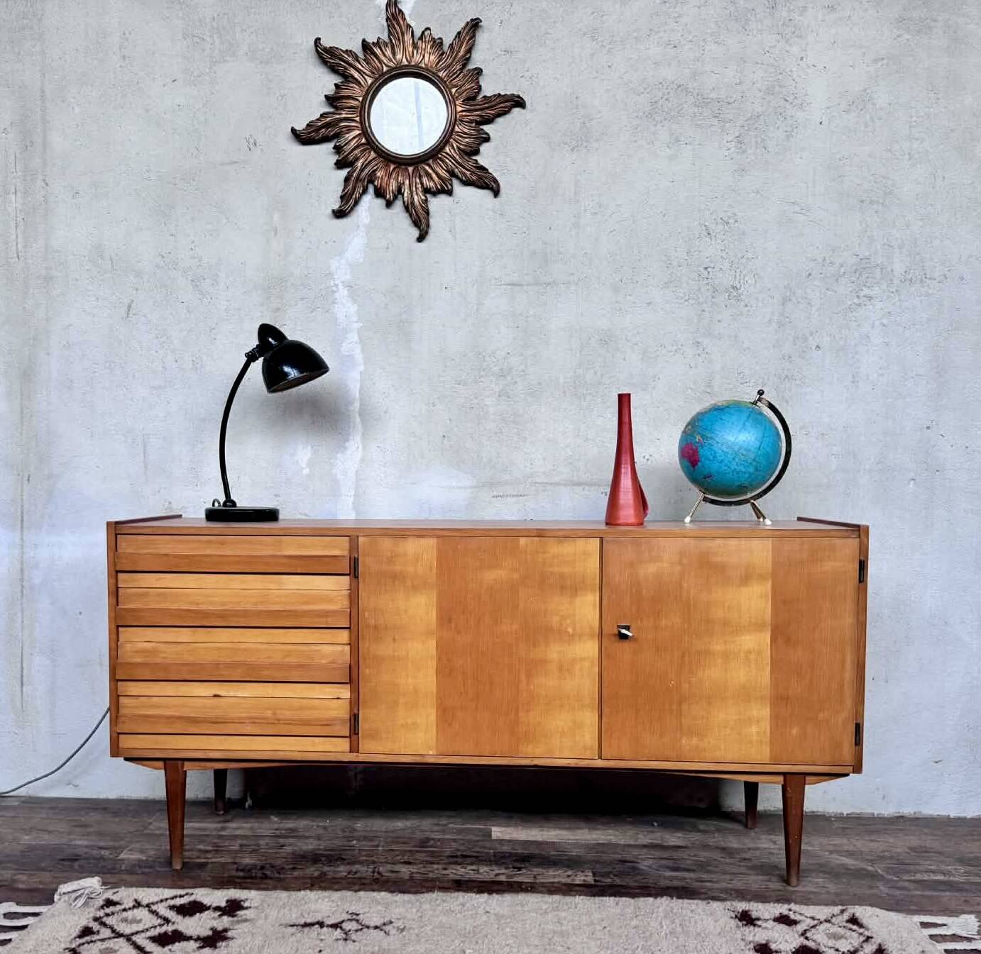 Vintage enfilade from the 1960s, 150 cm long, with 2 doors and 4 drawers.