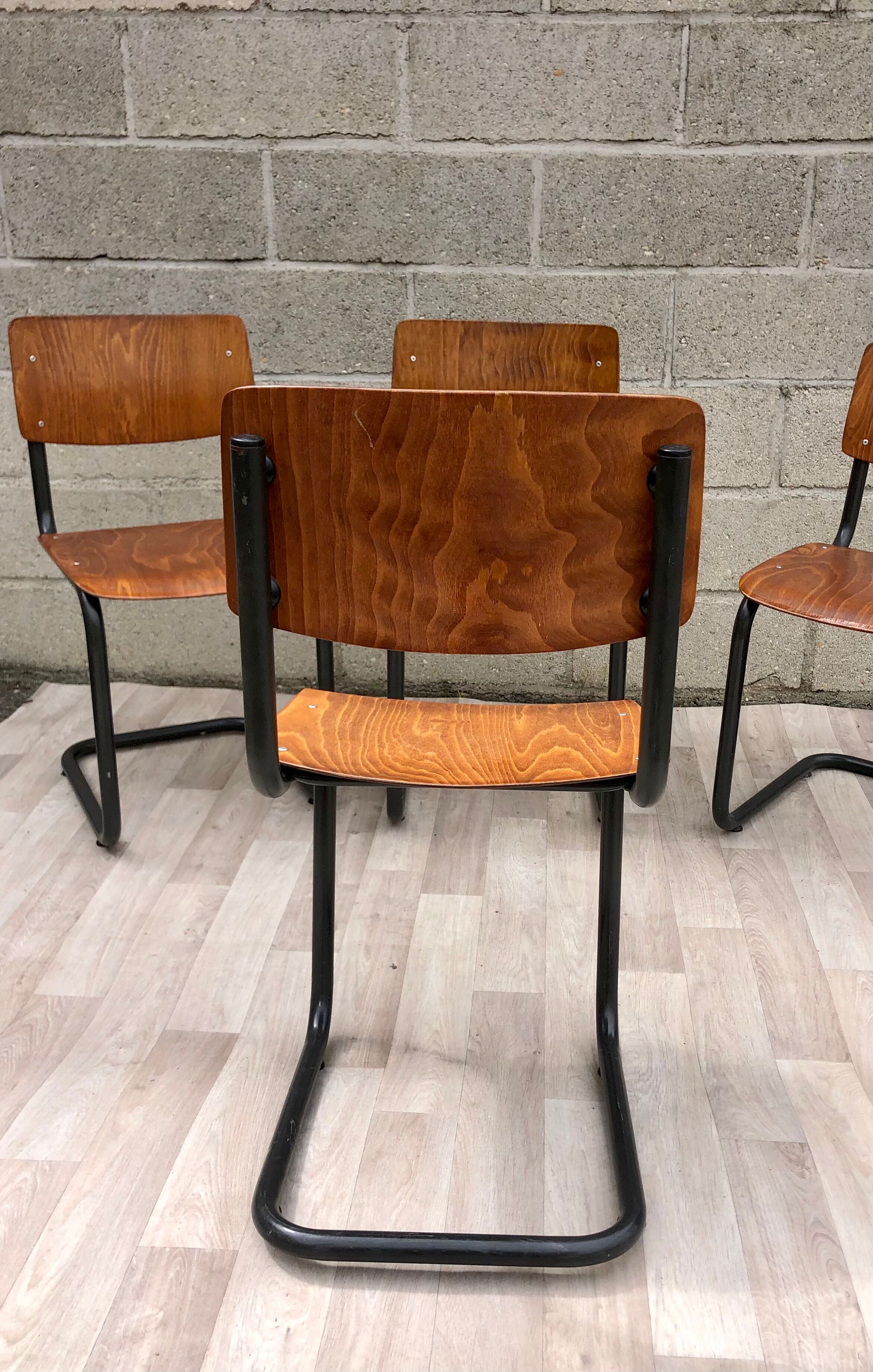 Lot of 4 chairs Vintage Arhend Cantilever oak color