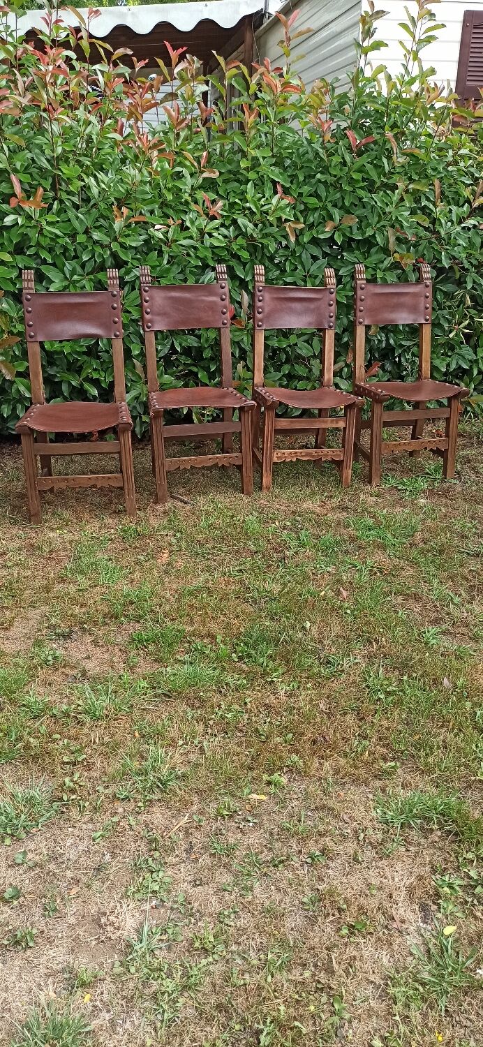 Lot 4 chaises espagnoles en cuir et bois