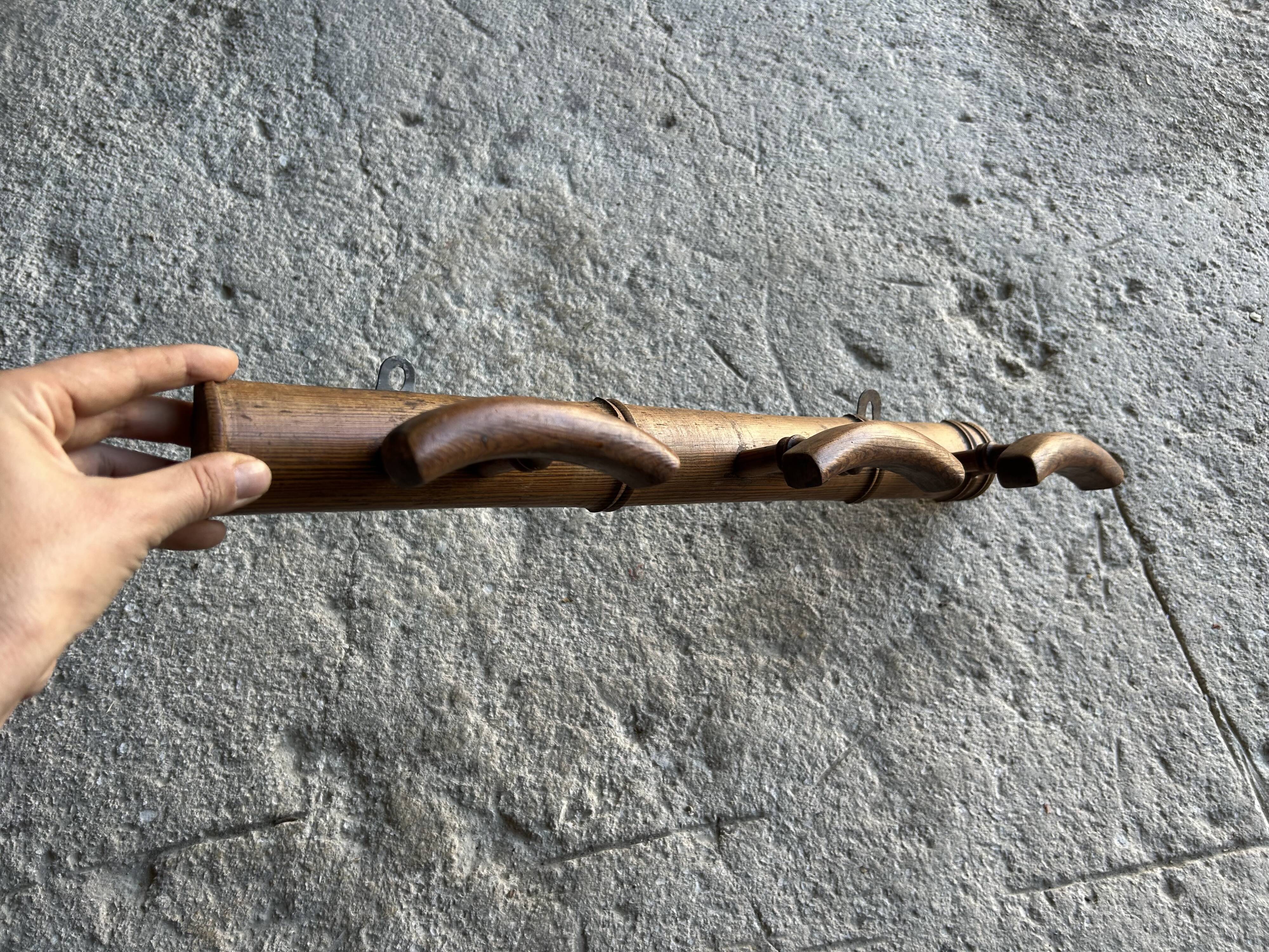 Portemanteau en pin ancien