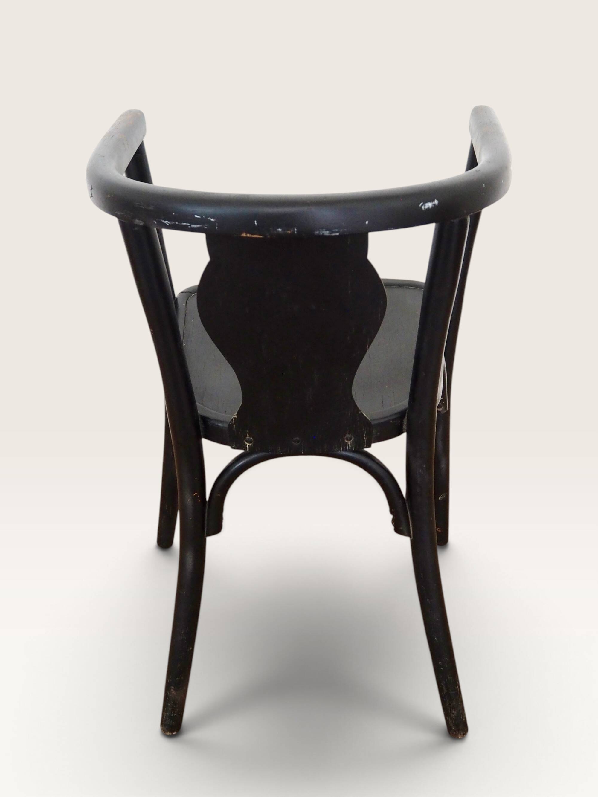 Curved black lacquered wooden armchair in Thonet style