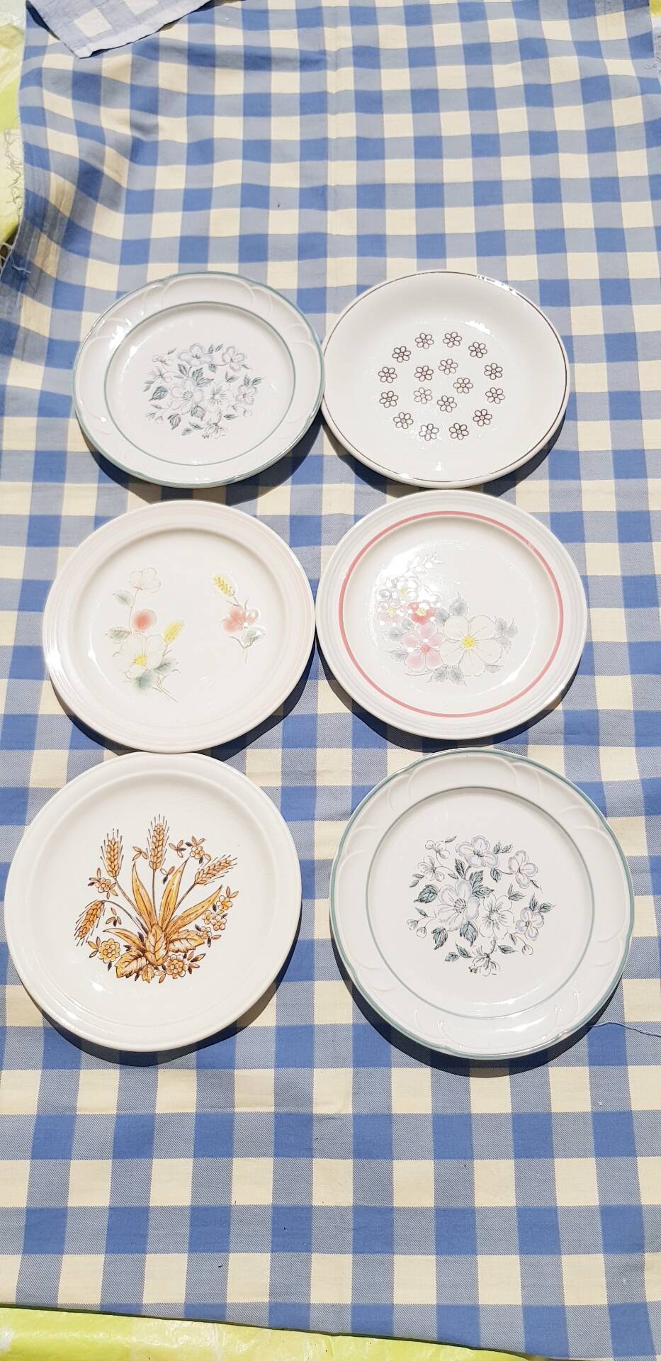 Assiettes dessert dépareillées