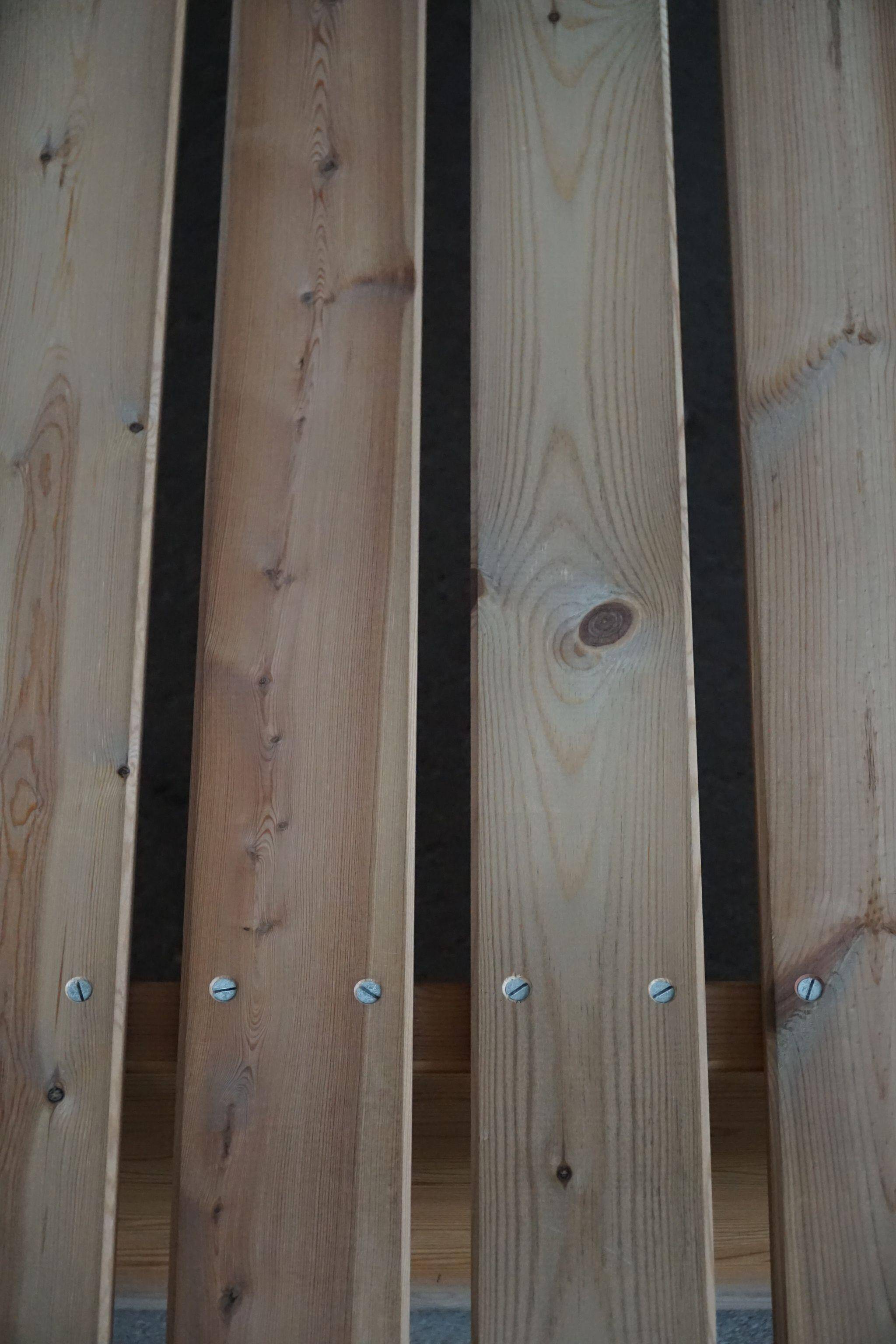 Modern Danish daybed, reupholstered, made of pine, by Nyt i Bo, 1970s.