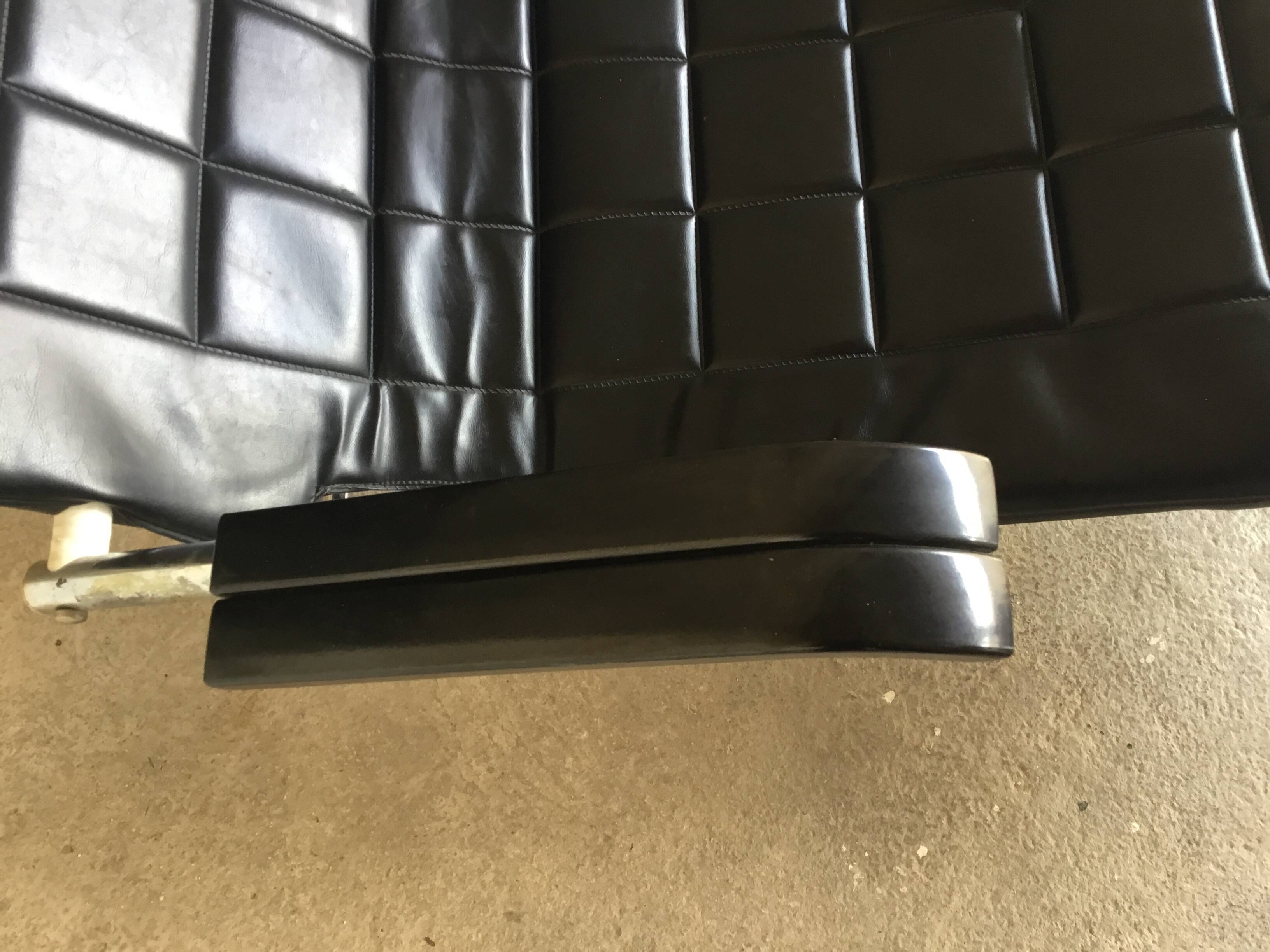 Condor lounge chair or deckchair in black leather - made in France - design 1970