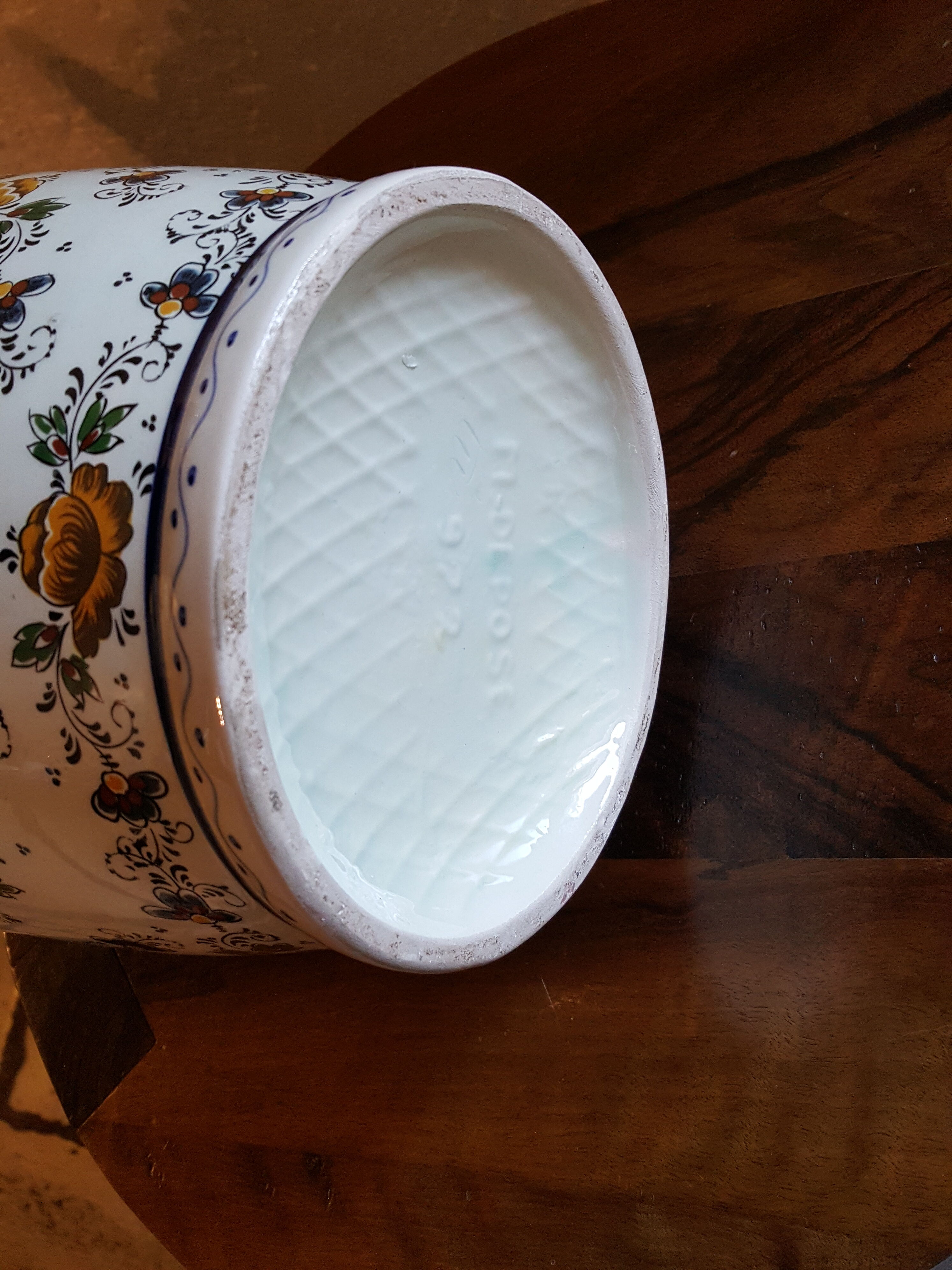 Vase faïencerie Hubert Béquet décor floral anses singes ou chats