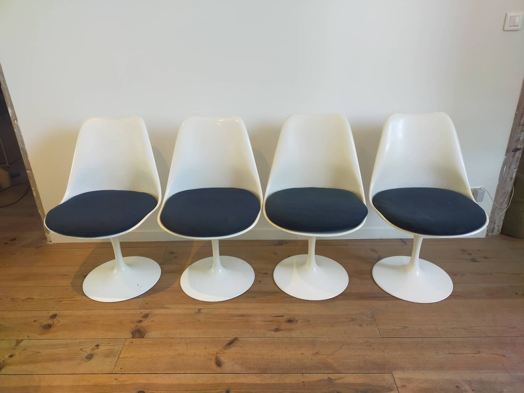 4 Tulip chairs by Saarinen