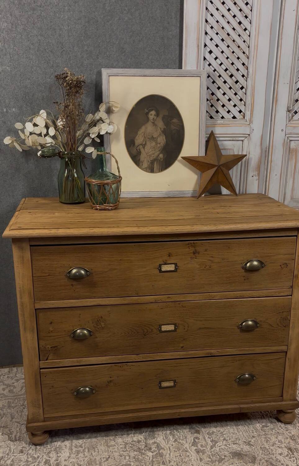 Chest of drawers