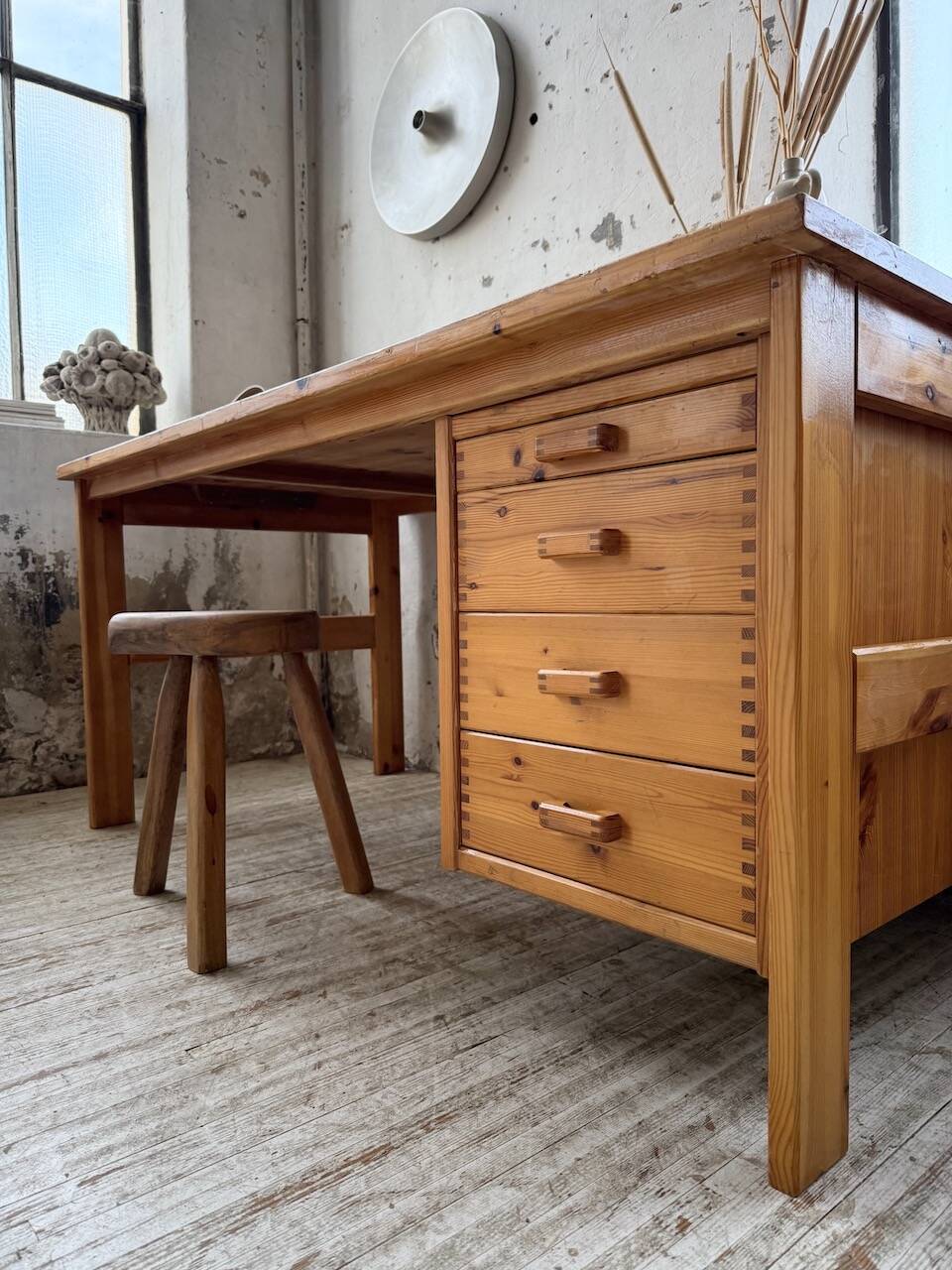 Bureau pin suédois style aperldoon 1970