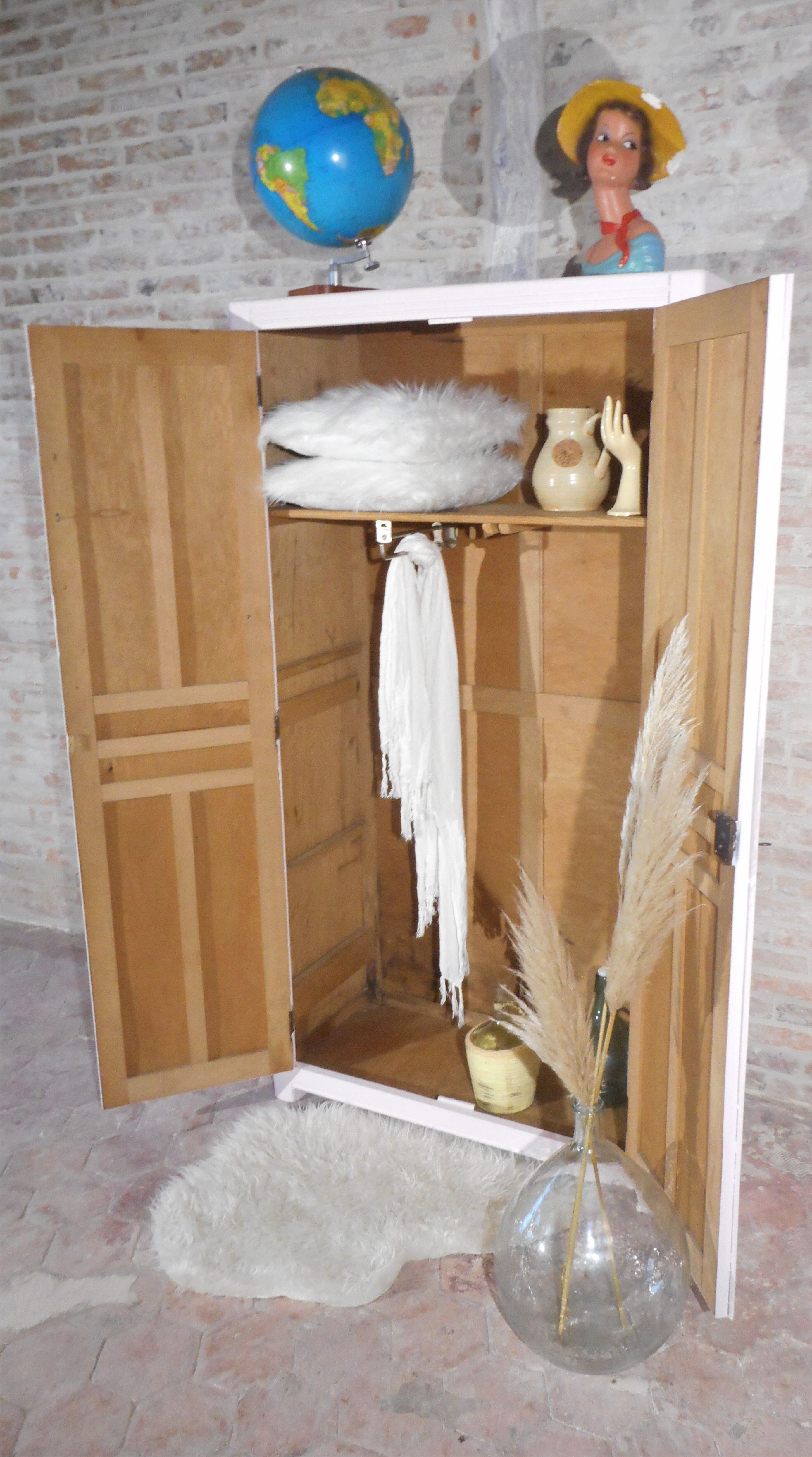 Armoire parisienne