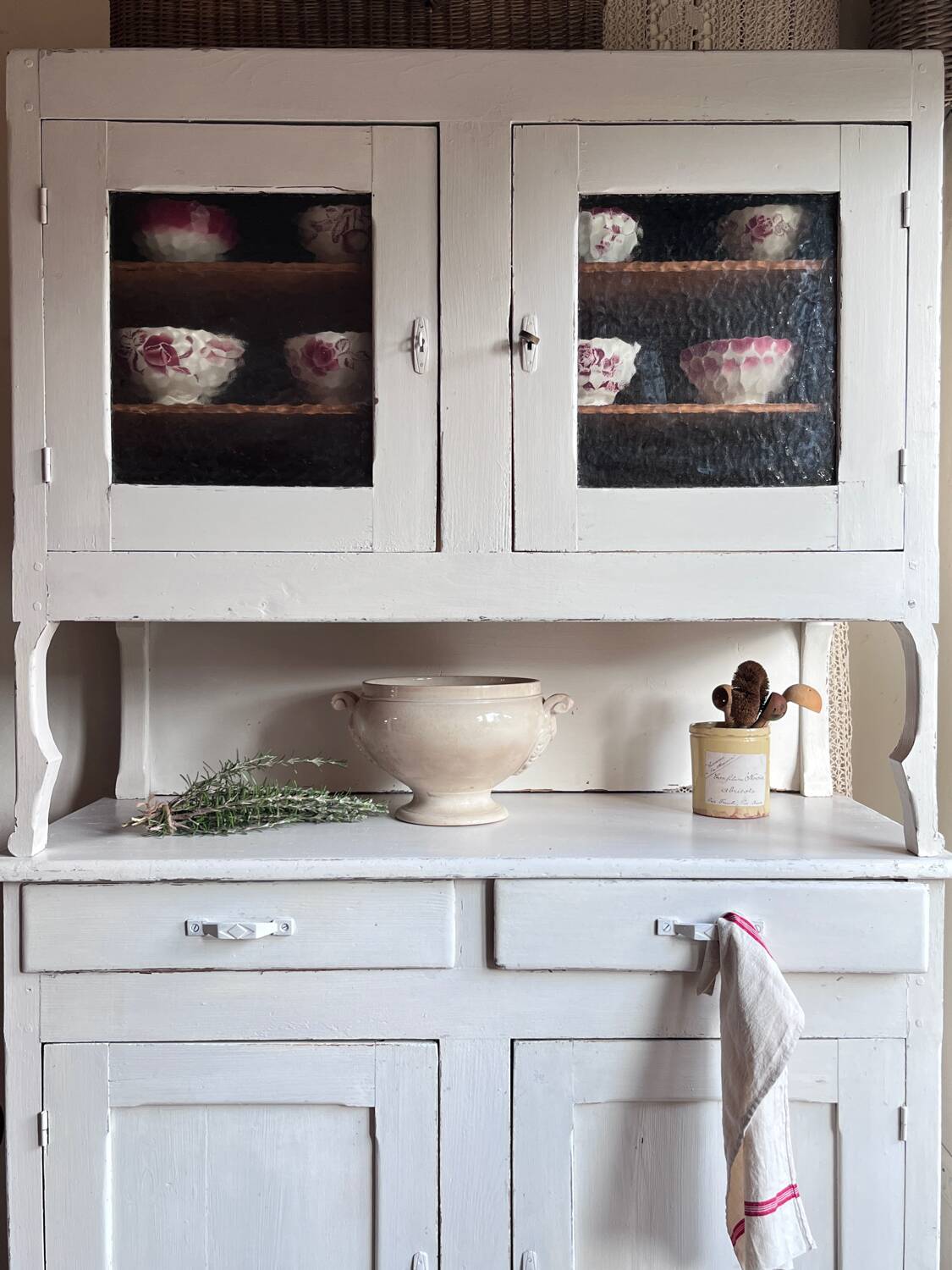 Double glass body buffet