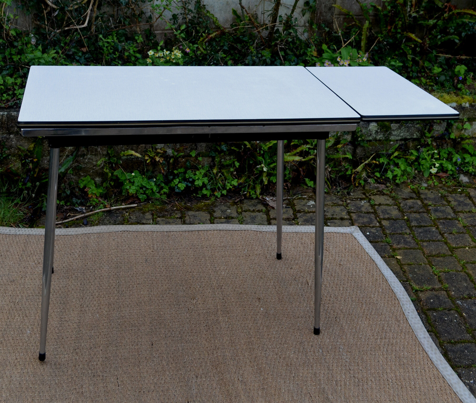 In formica kitchen table