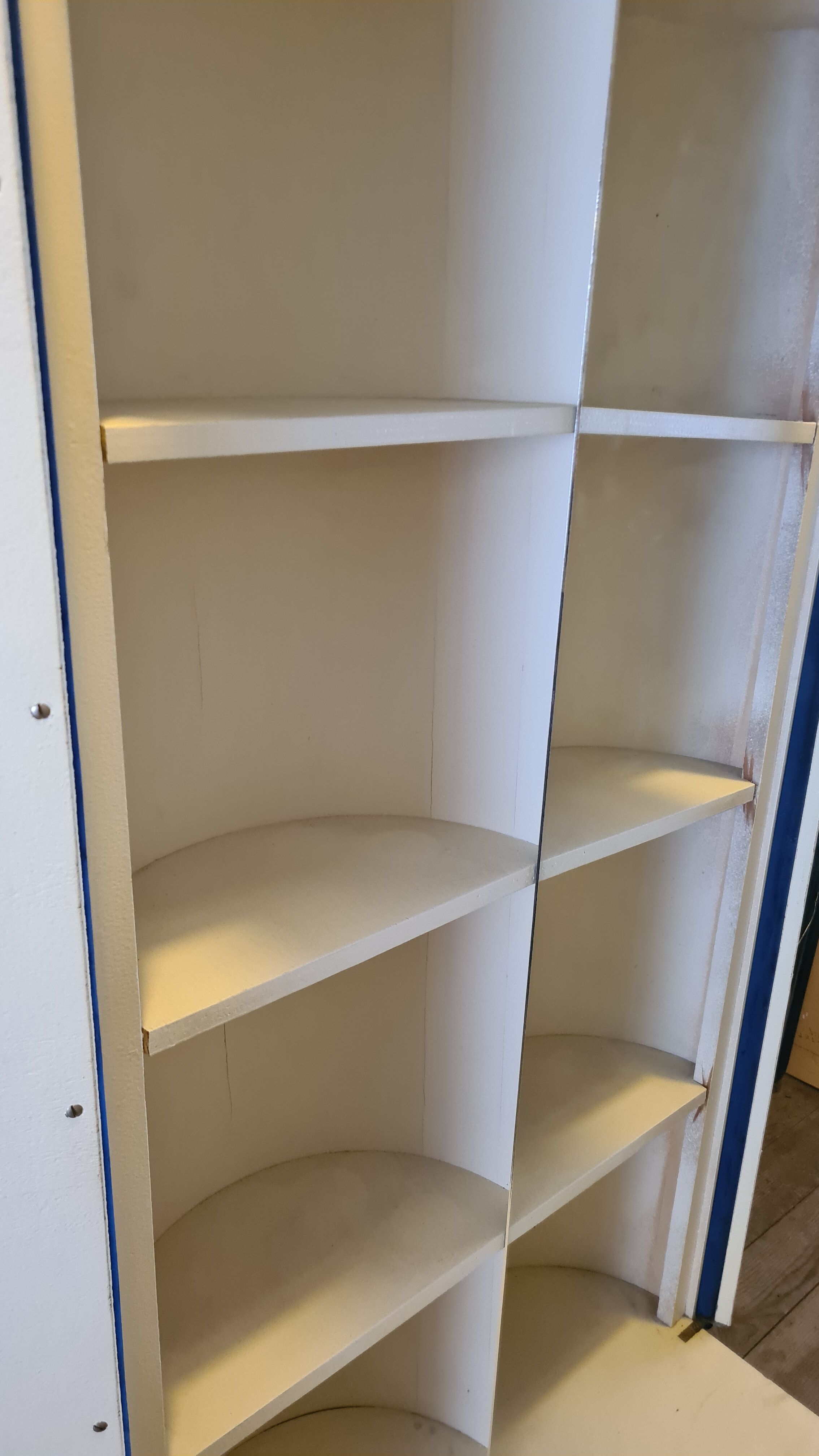 Armoire de jeune fille