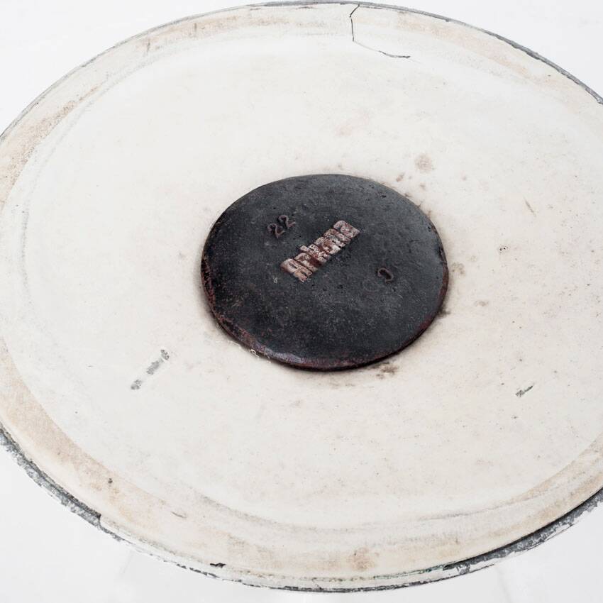 Vintage round table with tulip foot by Maurice Burke for Arkana. Aluminum + lacquered wood. United Kingdom, 60