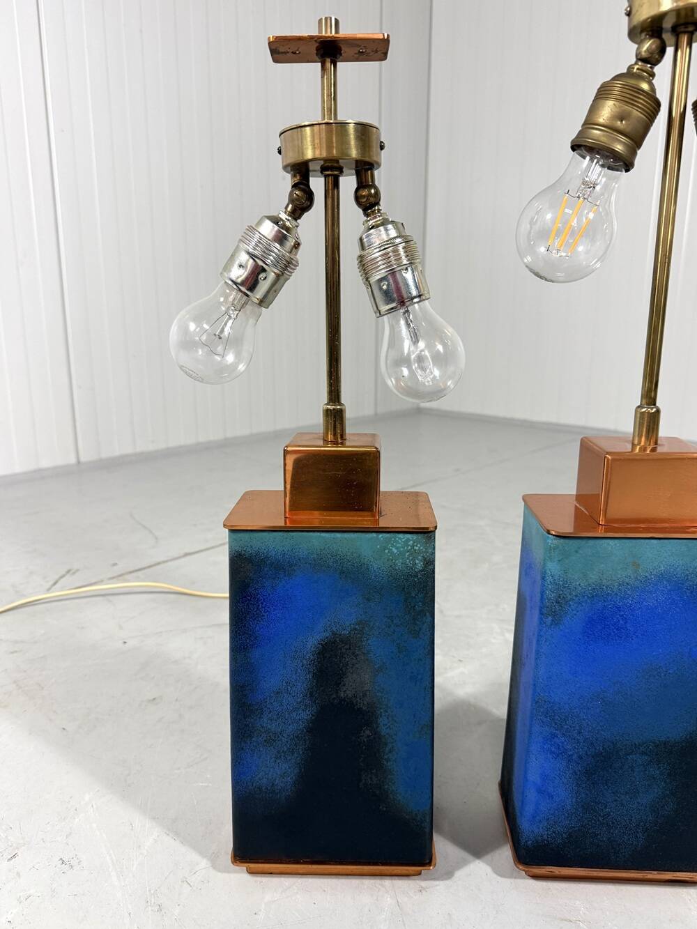 Ensemble de 2 grandes bases de lampes de table des années 1960.