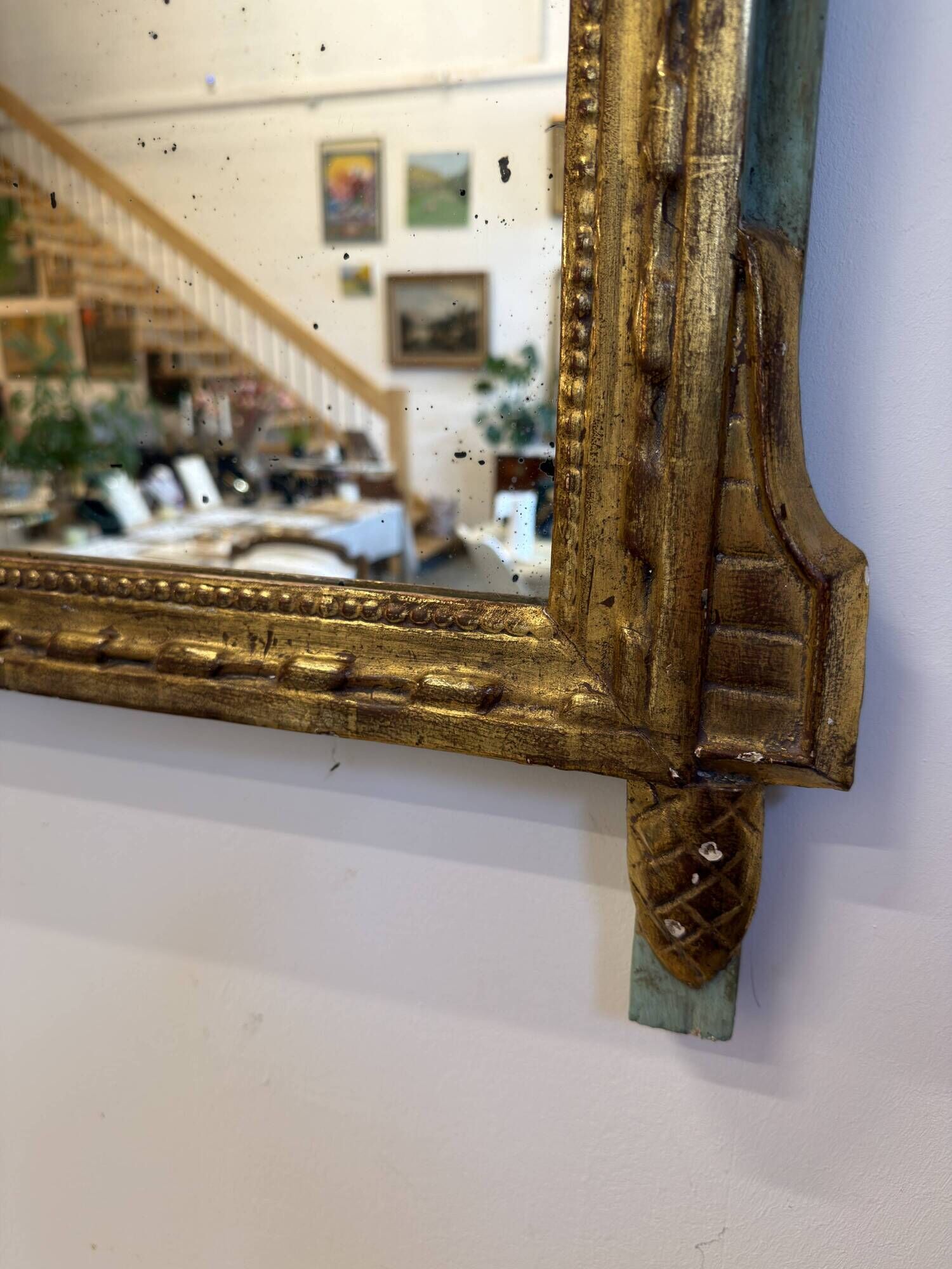 Louis XVI period mirror in carved and gilded wood – Late 18th century