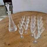 Verres et carafe en verre et cristal
